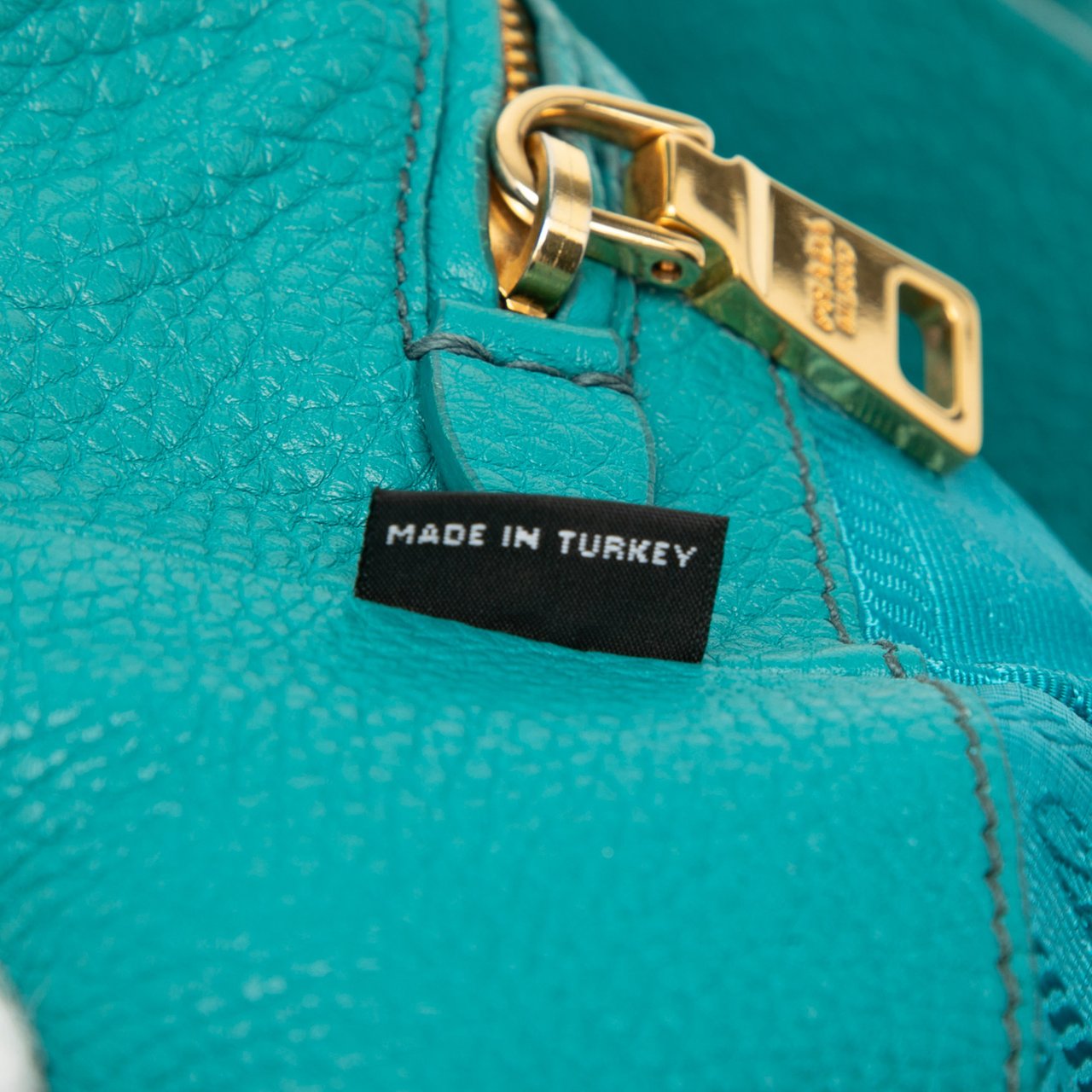 Prada Vitello Daino Side Pocket Tote Blauw