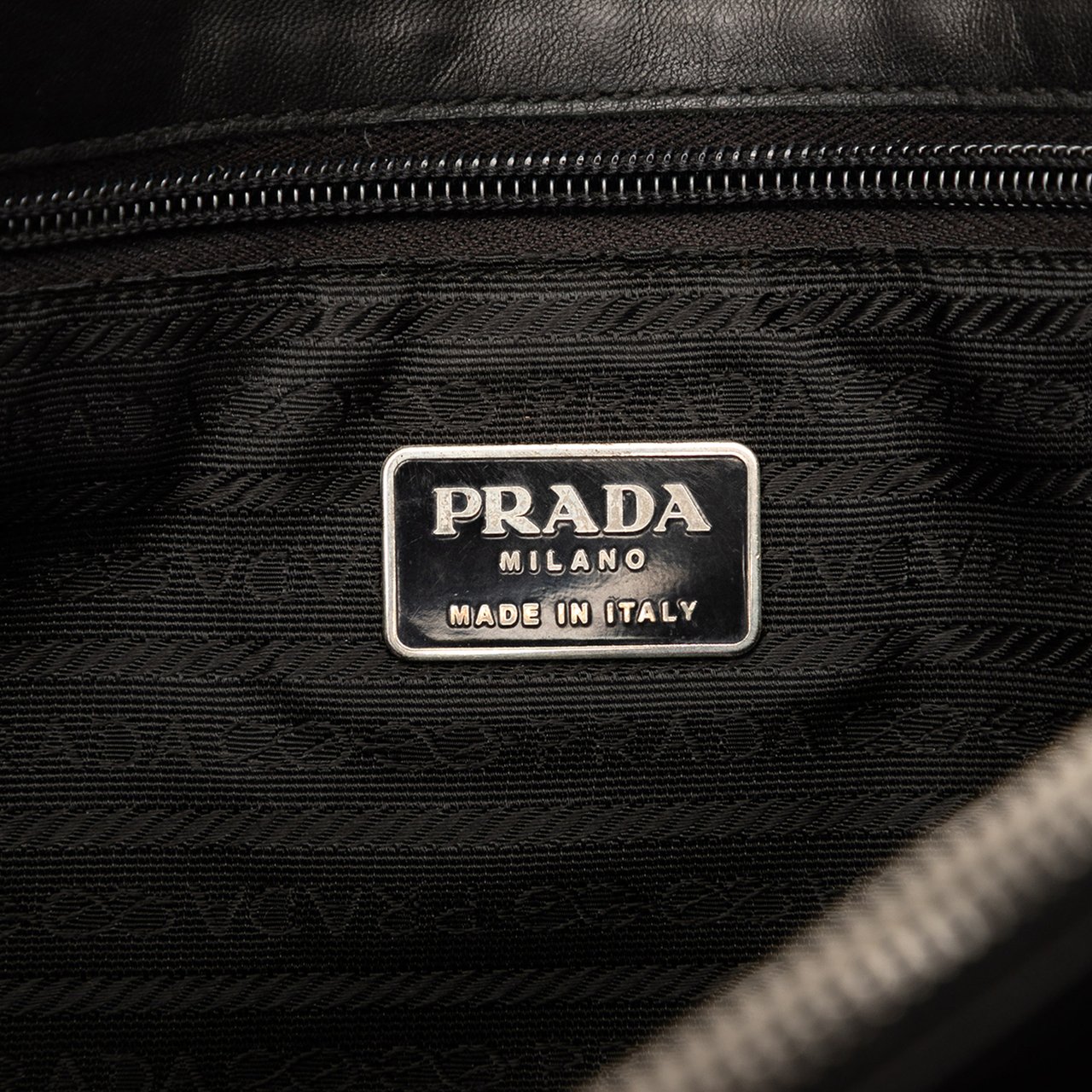 Prada Vitello Trimmed Tessuto Pockets Tote Zwart