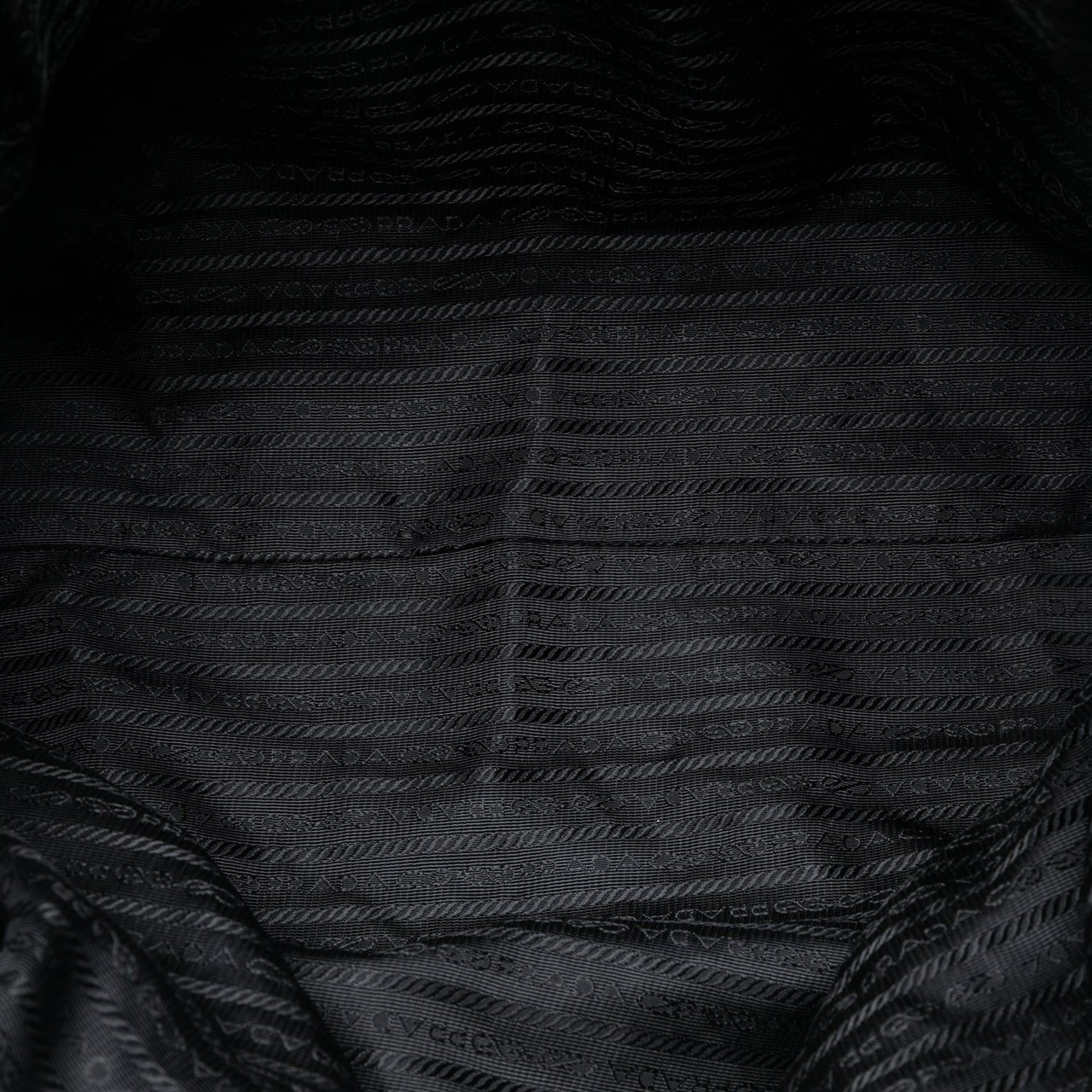 Prada Tessuto Gaufre Tote Zwart