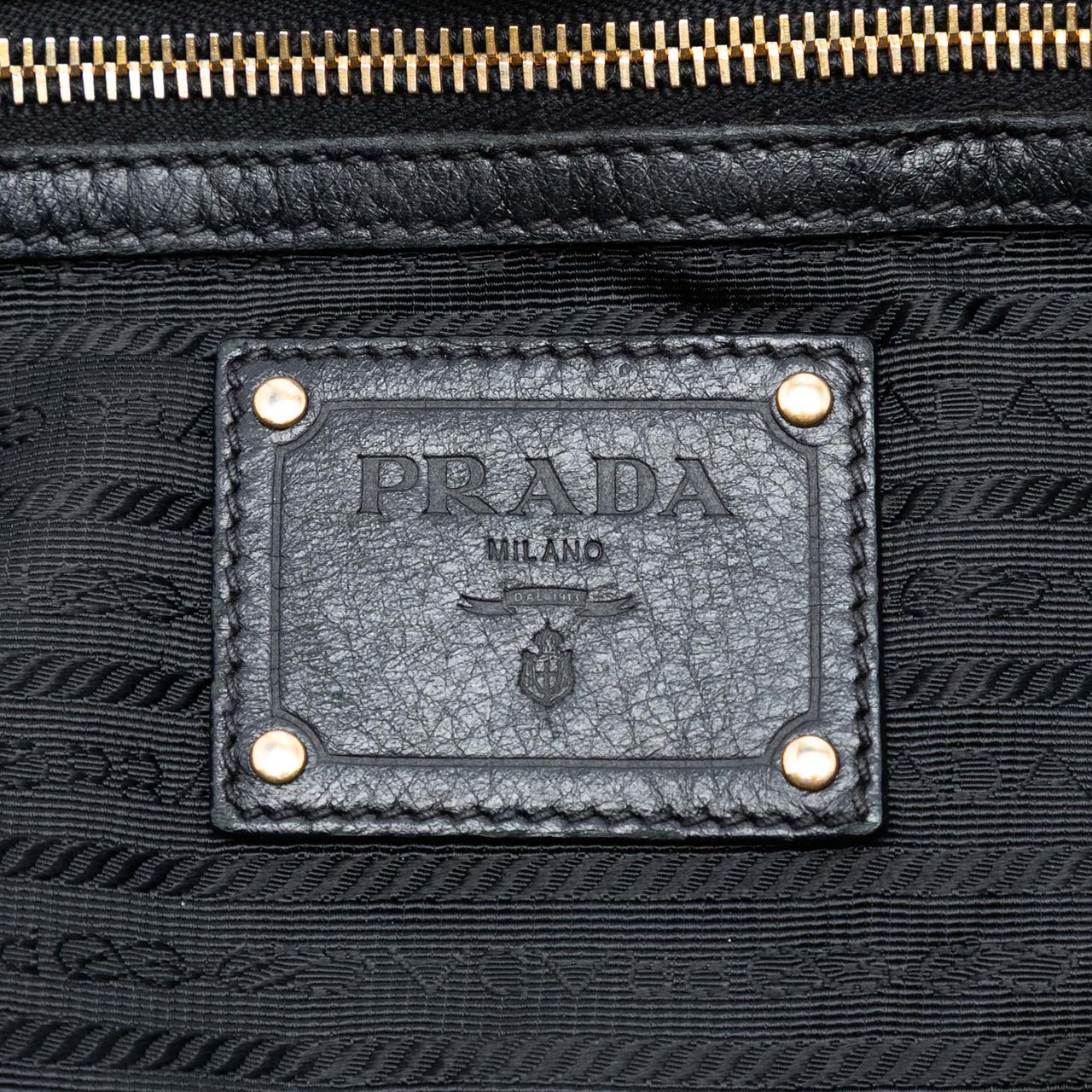 Prada Tessuto Gaufre Tote Zwart