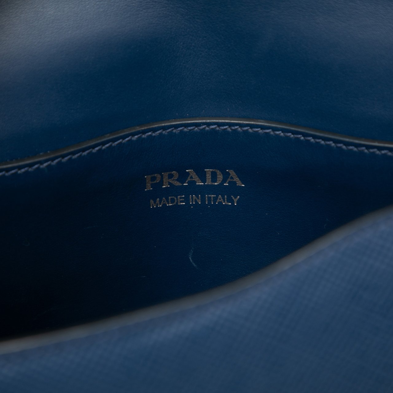 Prada Saffiano Cuir Monochrome Robot Patches Envelope Chain Flap Blauw