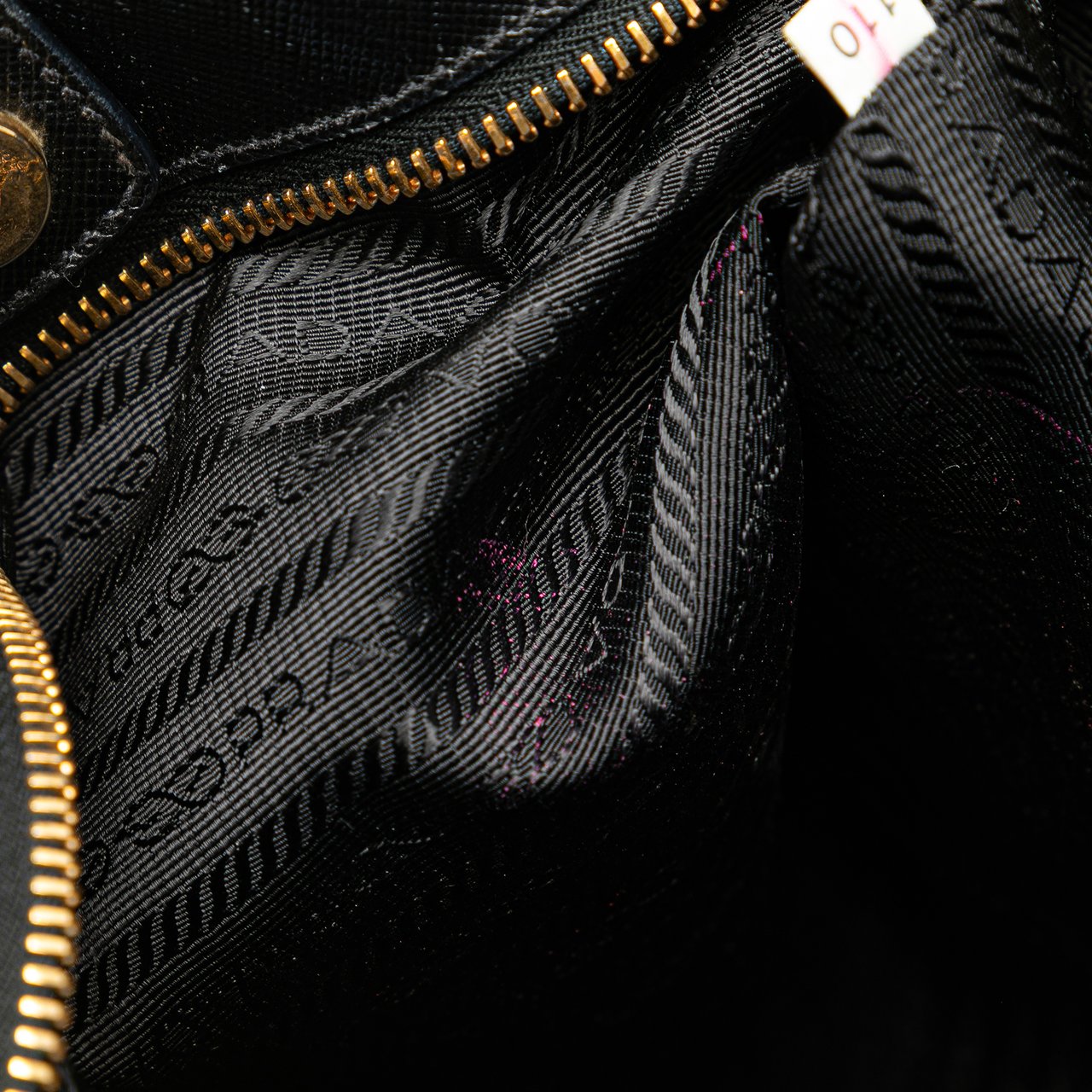 Prada Saffiano Trimmed Tessuto Snap Crossbody Zwart