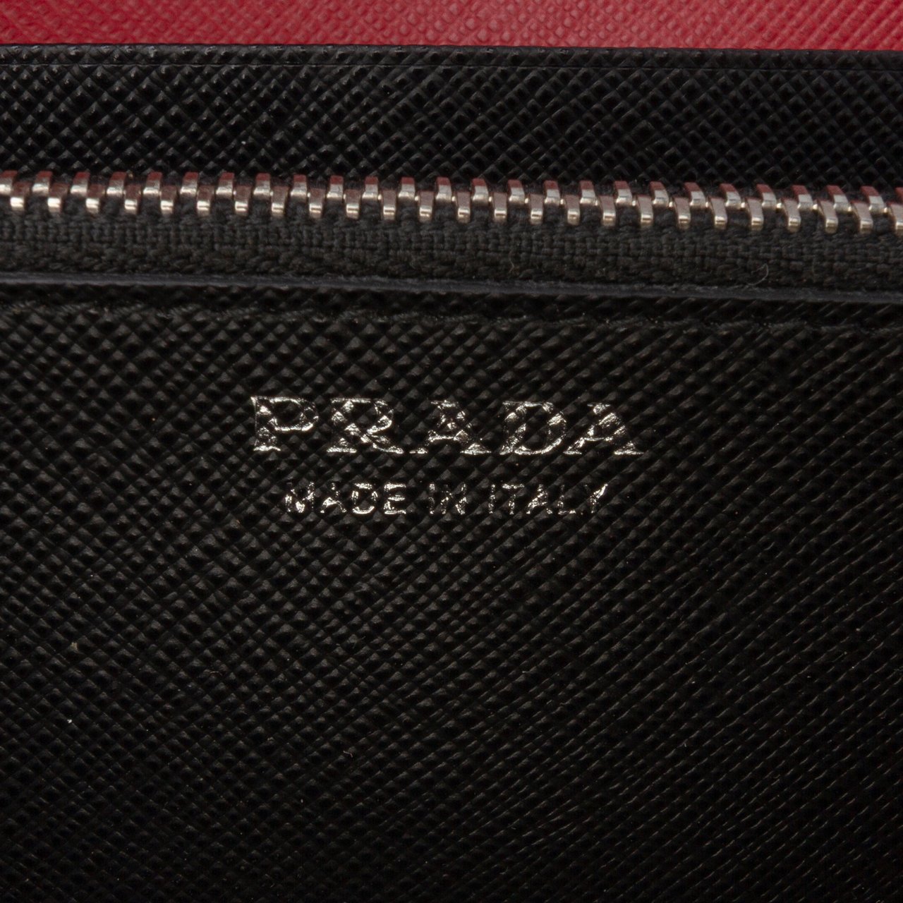 Prada Saffiano Grommet Wallet Rood