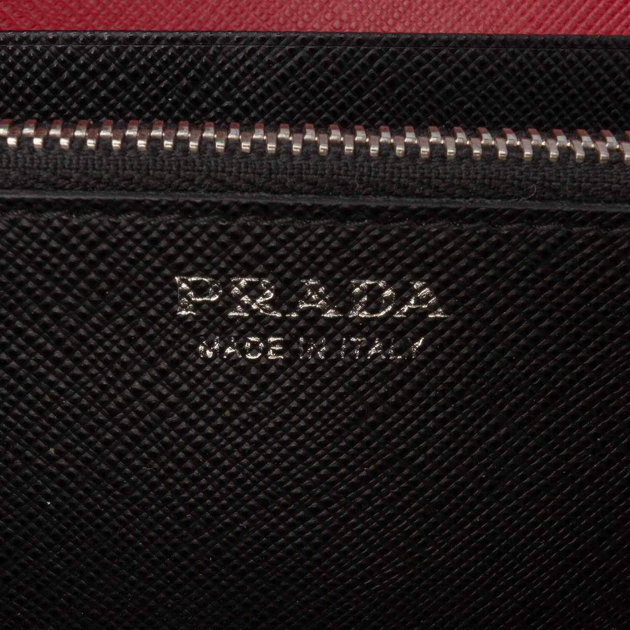 Prada Saffiano Grommet Wallet Rood