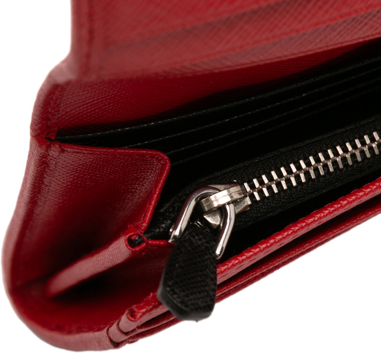Prada Saffiano Grommet Wallet Rood