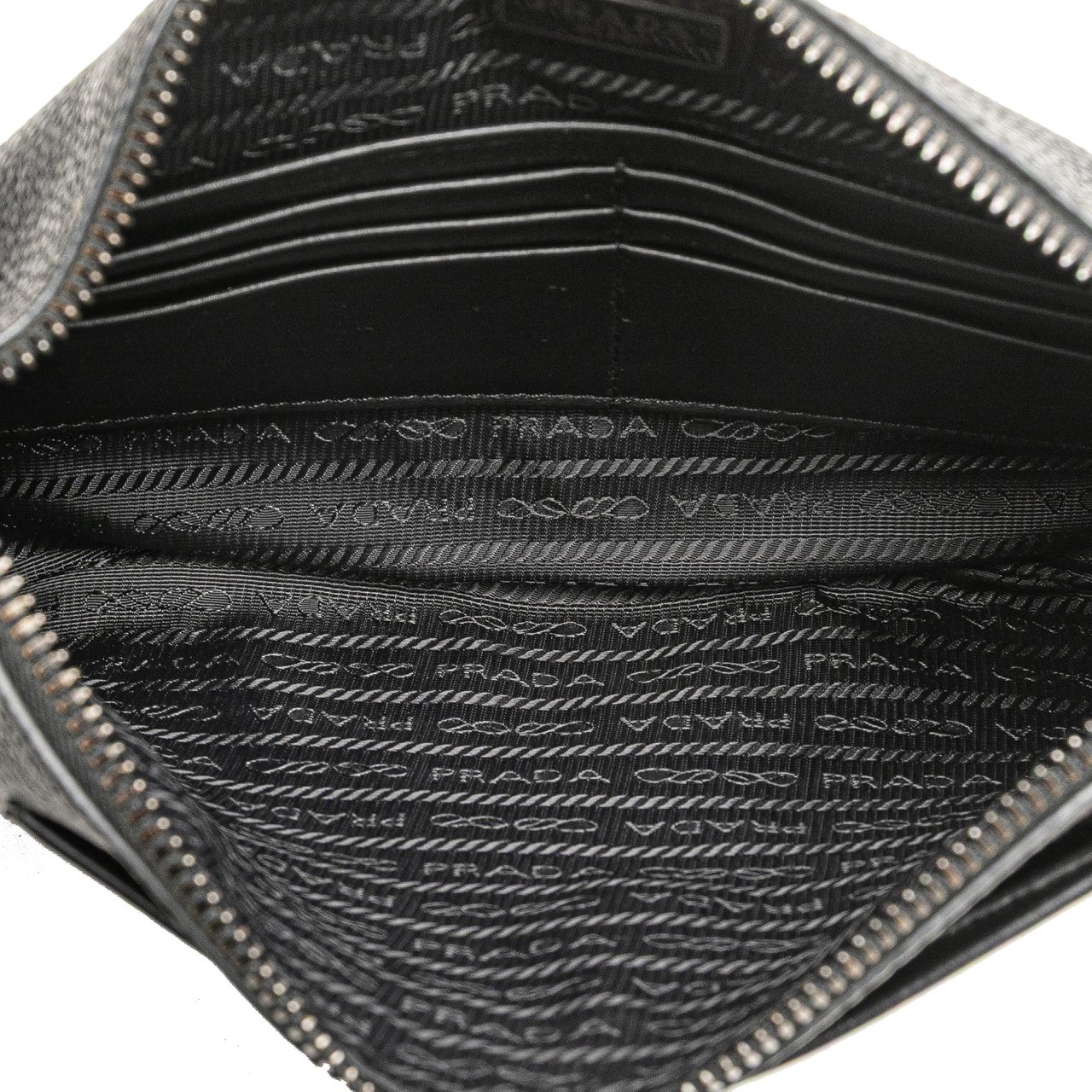 Prada Vitello Daino Wristlet Clutch Zwart