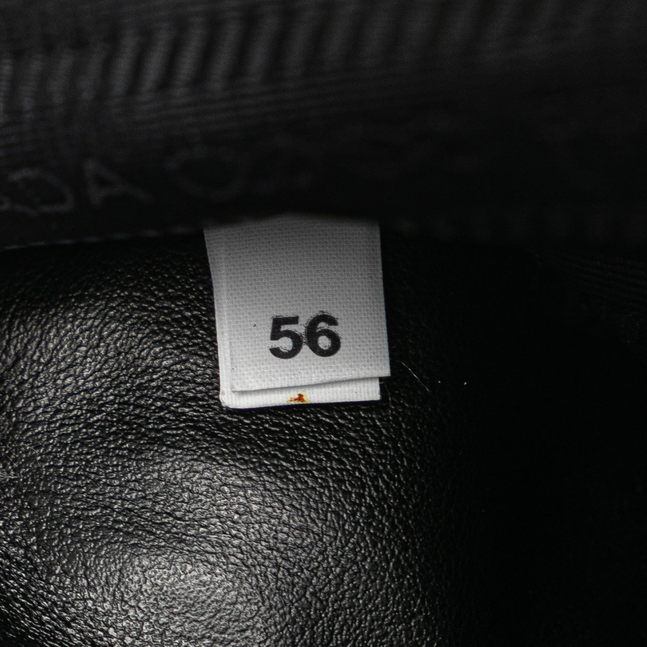 Prada Vitello Daino Wristlet Clutch Zwart