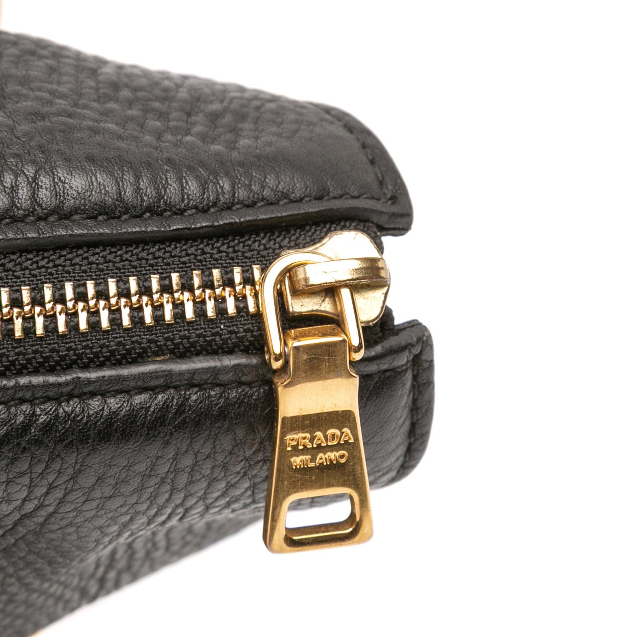 Prada Vitello Daino Side Zip Tote Zwart