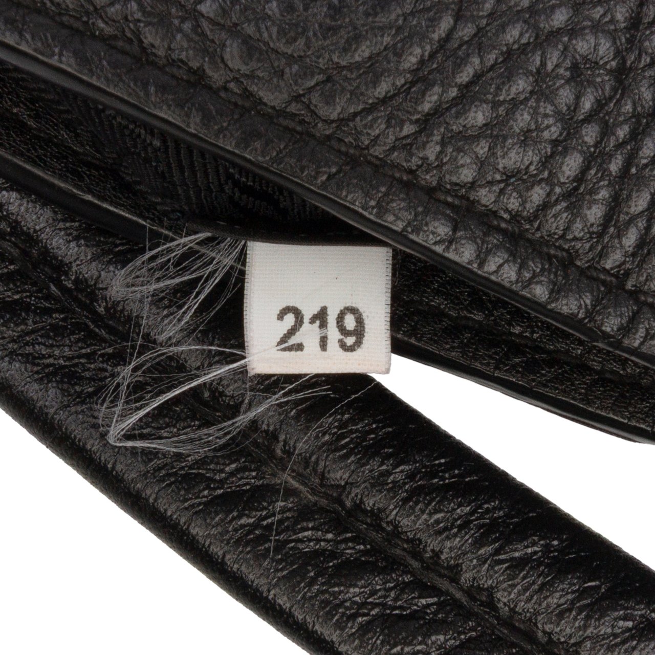 Prada Vitello Daino Side Zip Tote Zwart