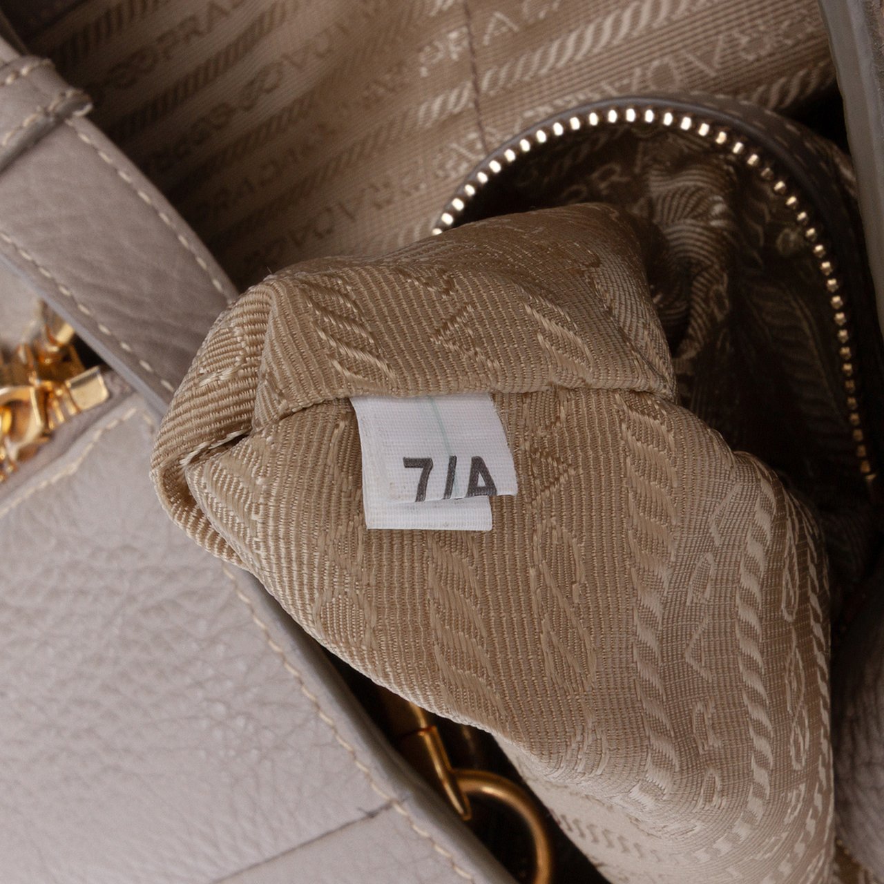 Prada Vitello Daino Open Convertible Tote Grijs