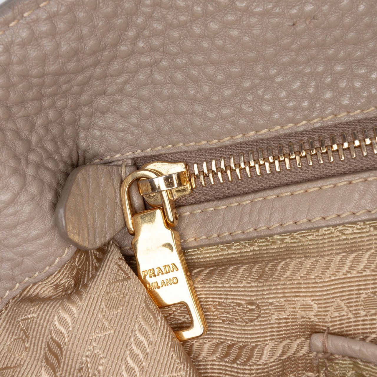 Prada Vitello Daino Open Convertible Tote Grijs