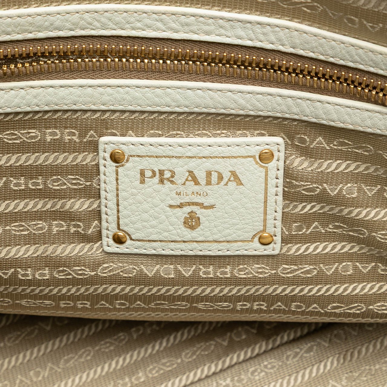 Prada Vitello Daino Tote Wit