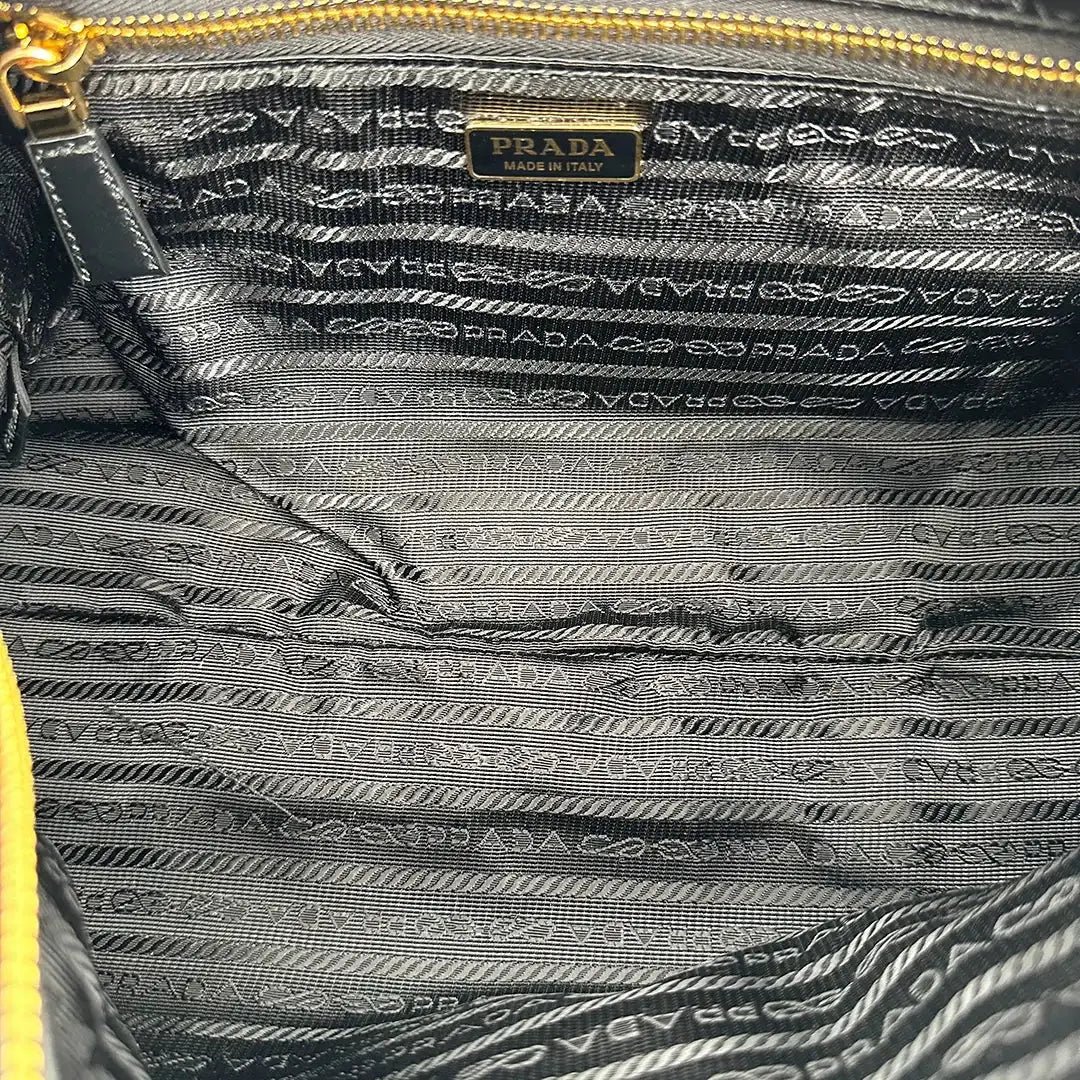 Prada Prada medium-sized handle bag made of Re-Nylon and leather / unworn Zwart