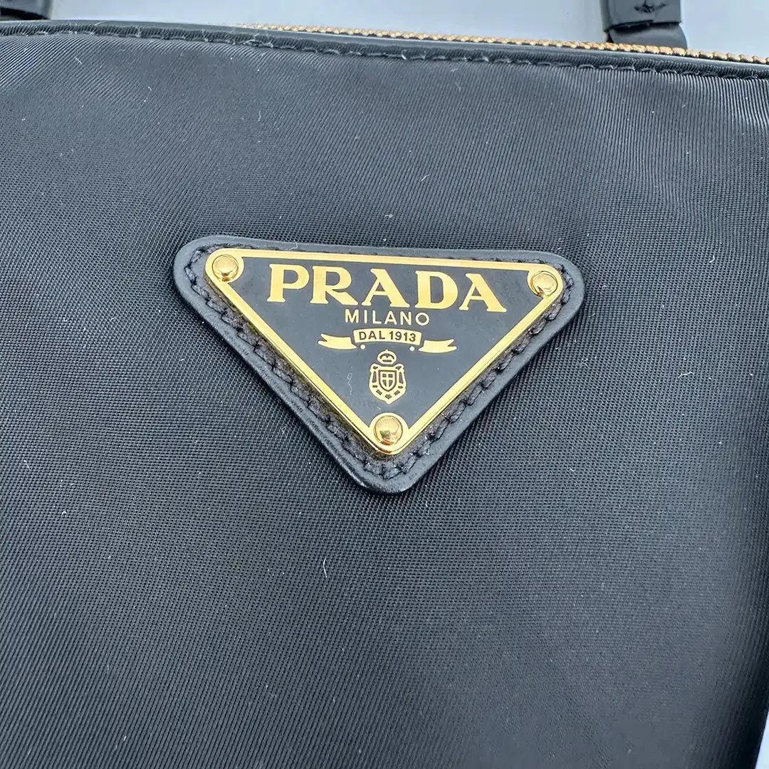 Prada Prada medium-sized handle bag made of Re-Nylon and leather / unworn Zwart