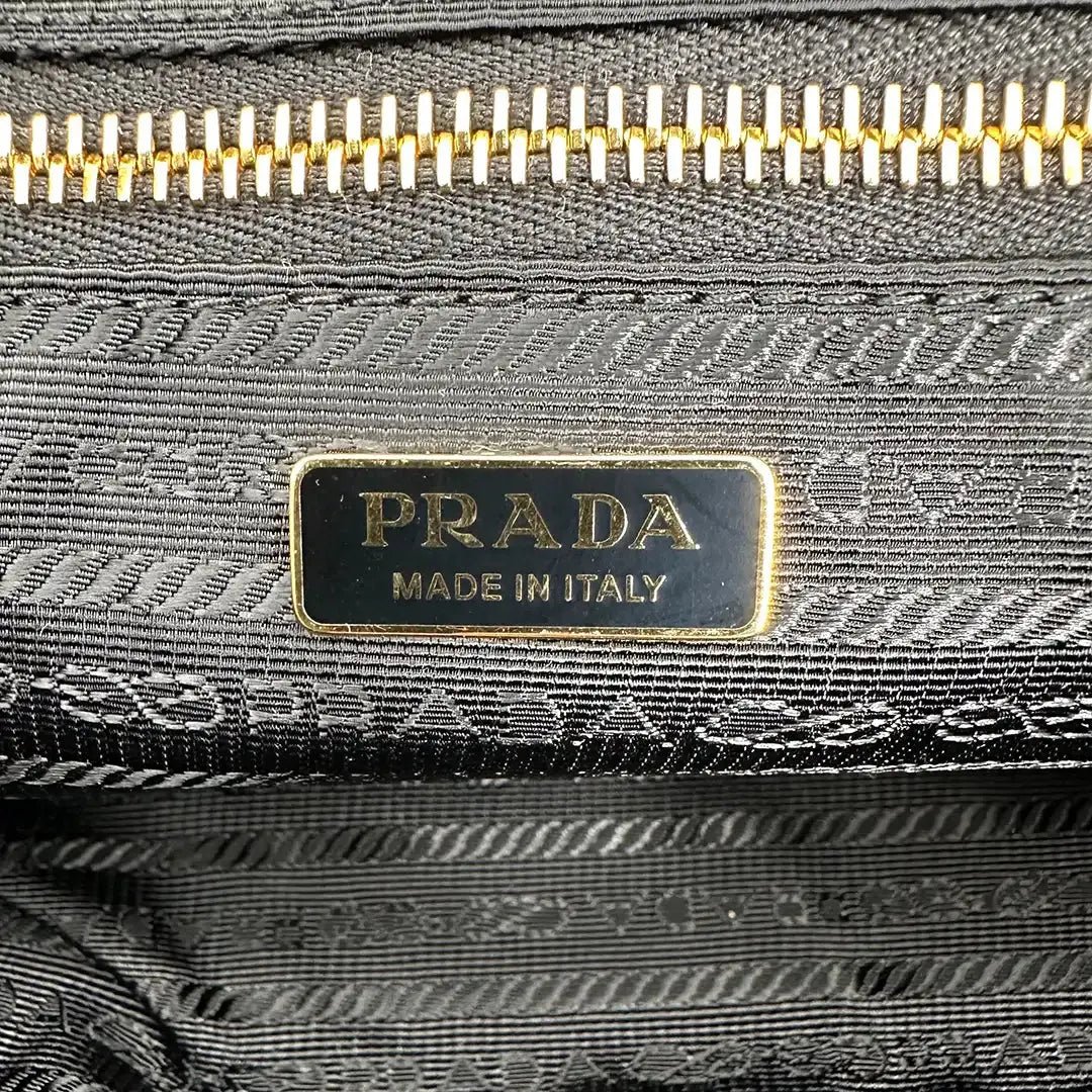 Prada Prada medium-sized handle bag made of Re-Nylon and leather / unworn Zwart