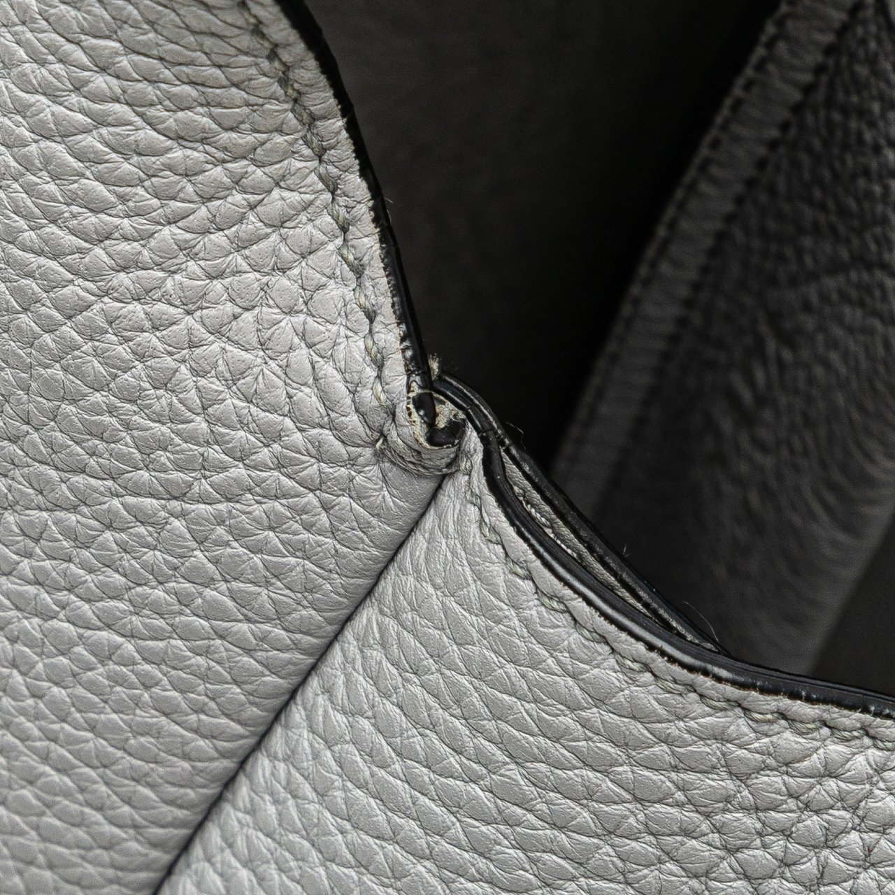 Prada Vitello Daino Dynamique Hobo Wit
