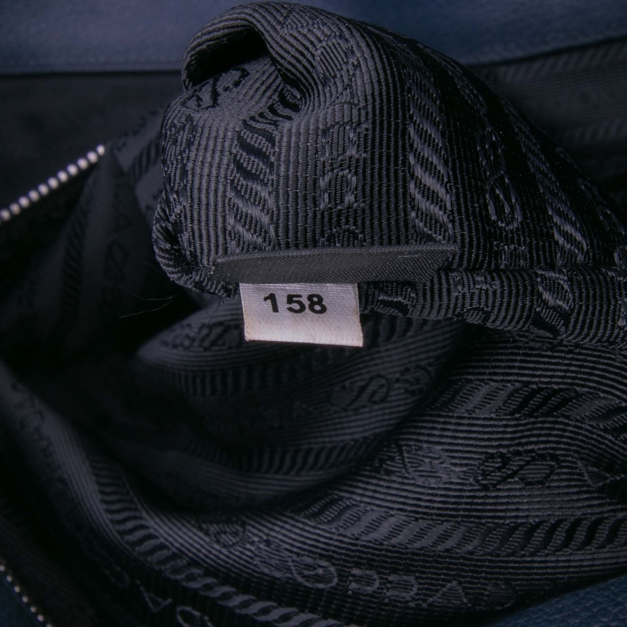 Prada Vitello Phenix Side Zip Shopper Tote Blauw