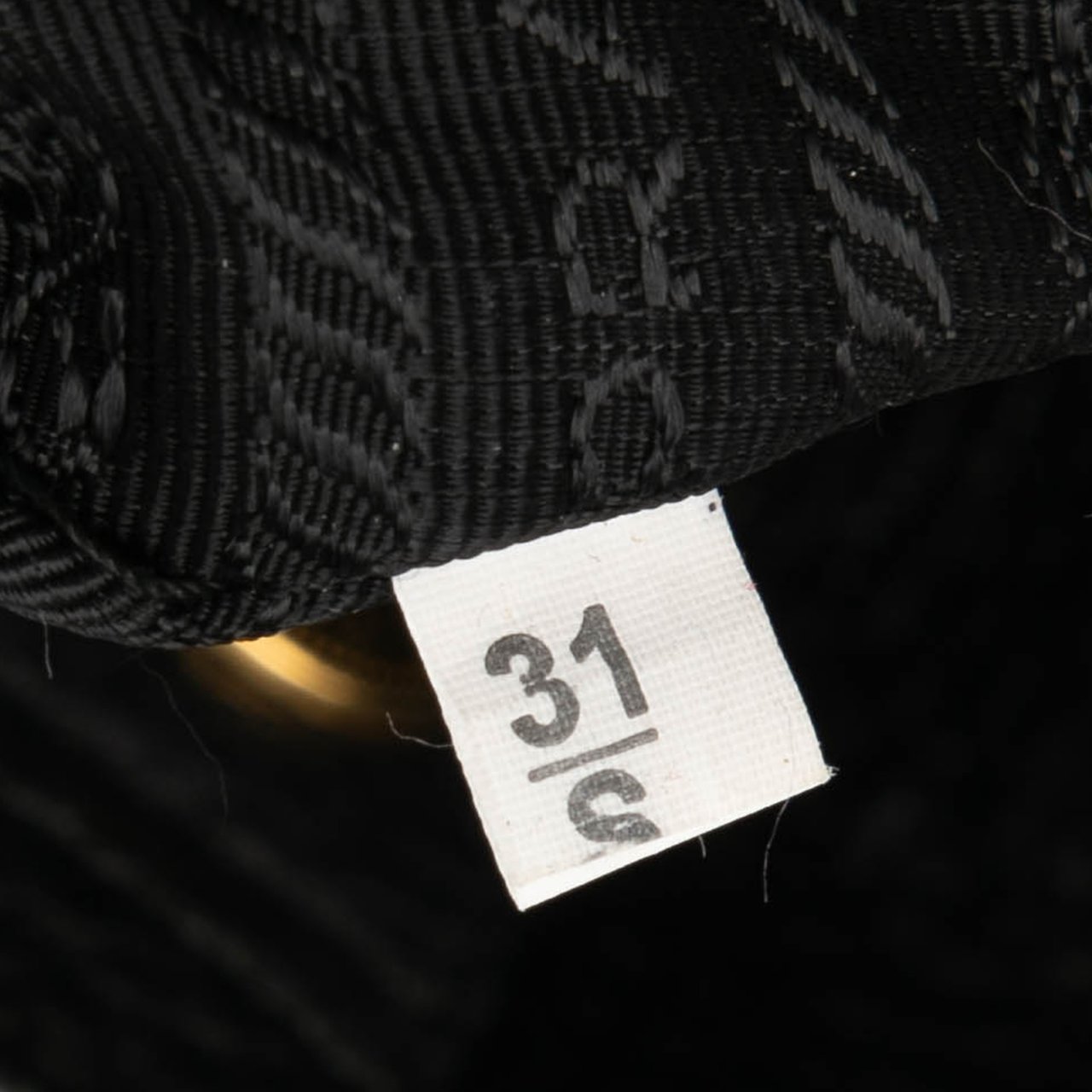 Prada Vitello Daino Open Convertible Tote Zwart