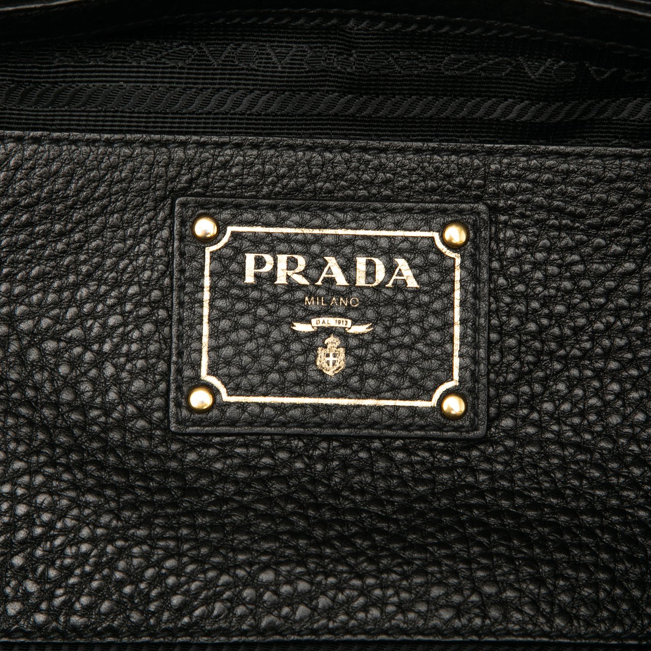 Prada Vitello Daino Open Convertible Tote Zwart