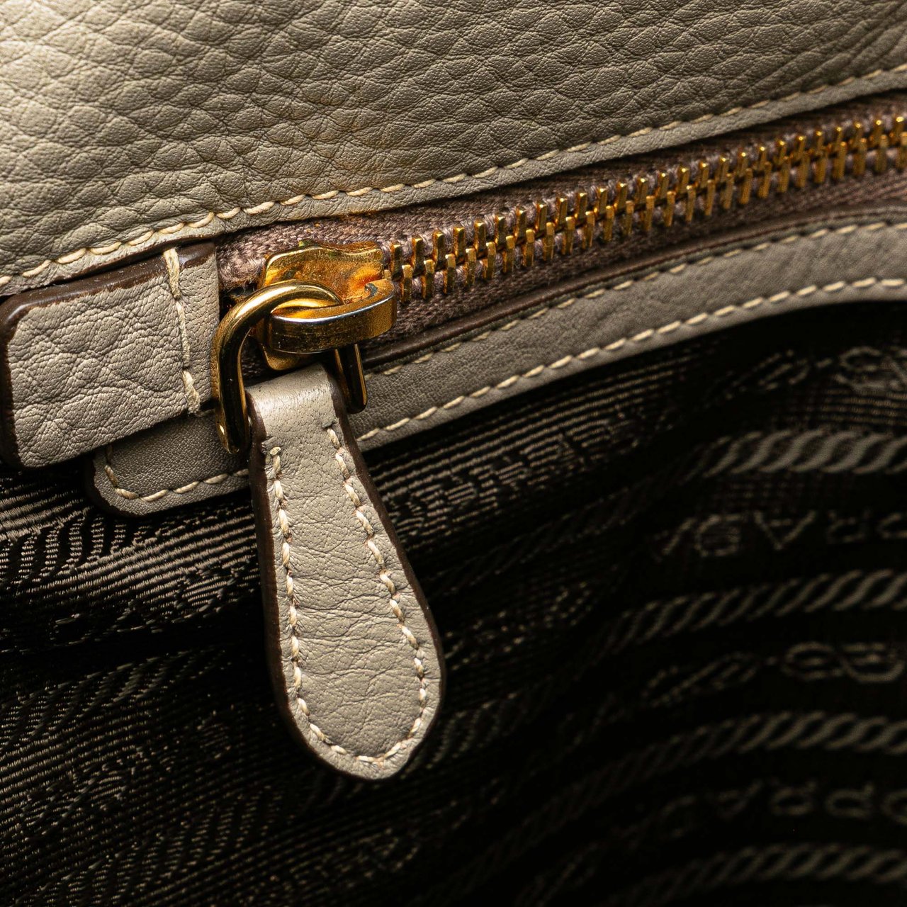 Prada Vitello Daino Side Zip Shopper Tote Grijs
