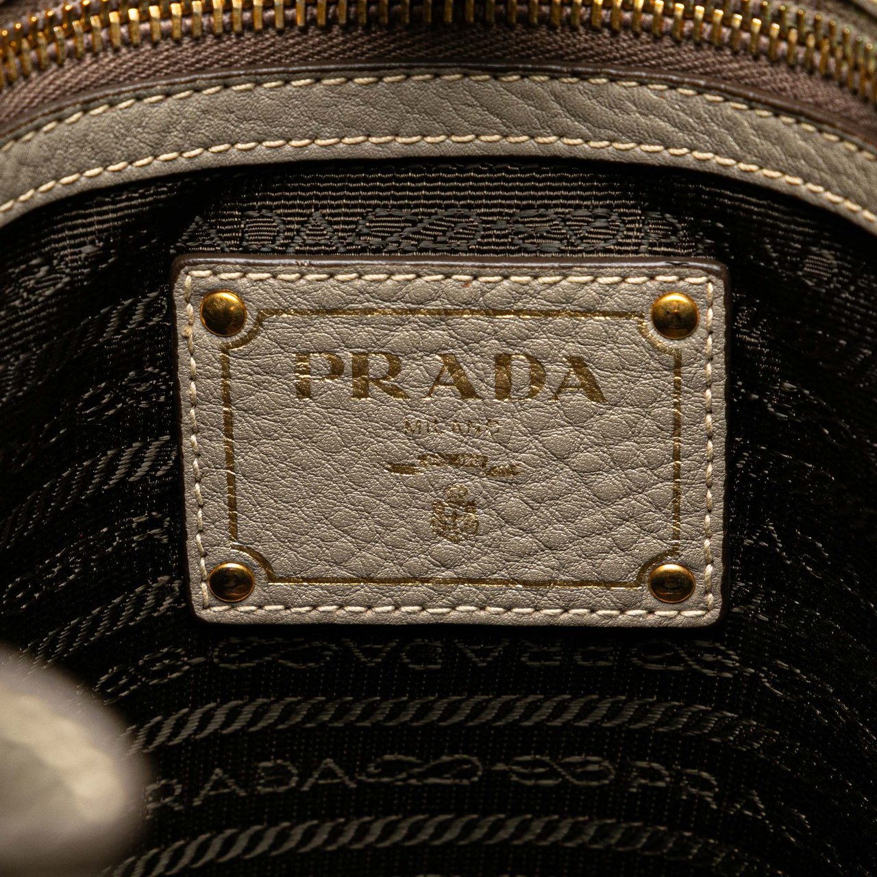 Prada Vitello Daino Side Zip Shopper Tote Grijs