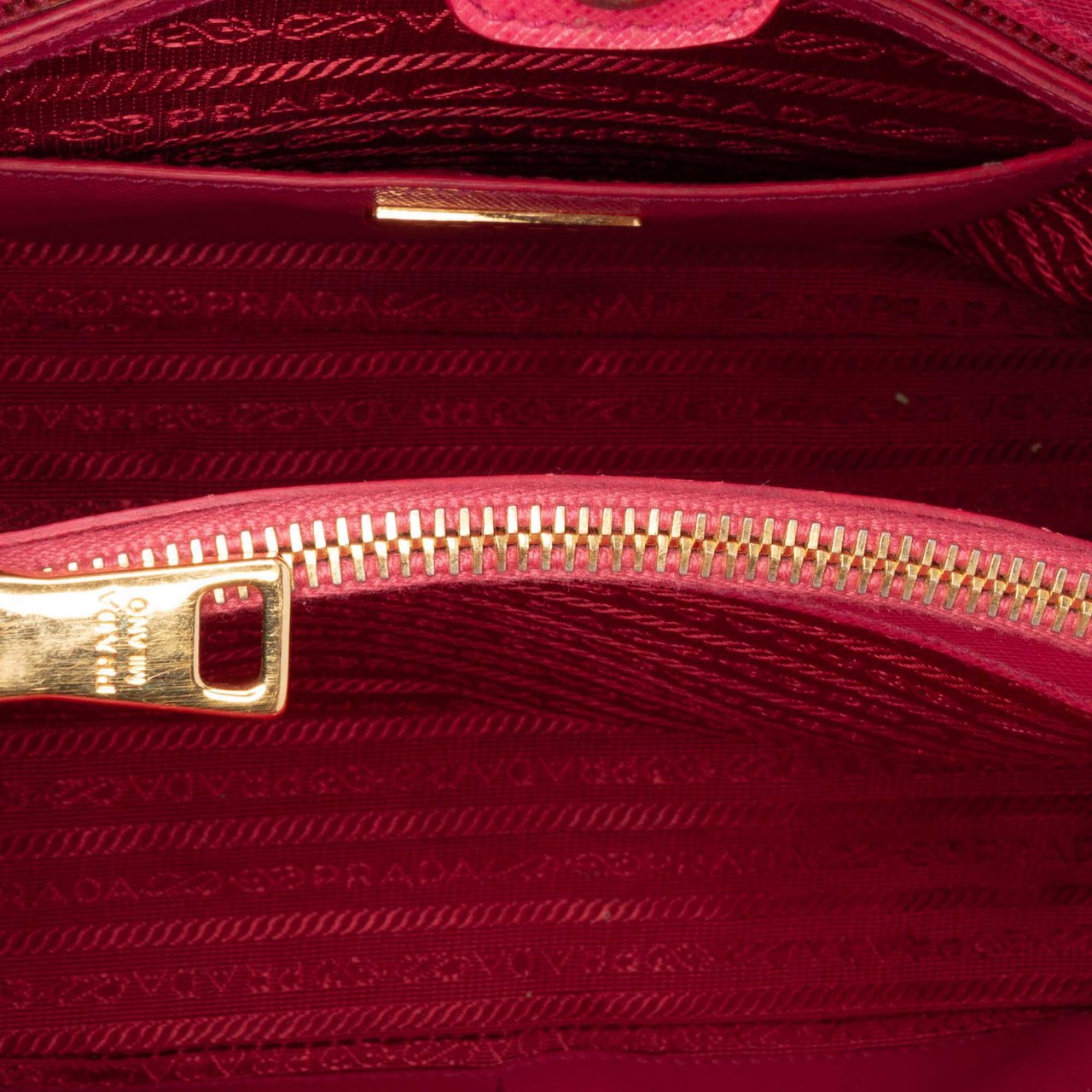Prada Medium Saffiano Lux Open Promenade Satchel Roze