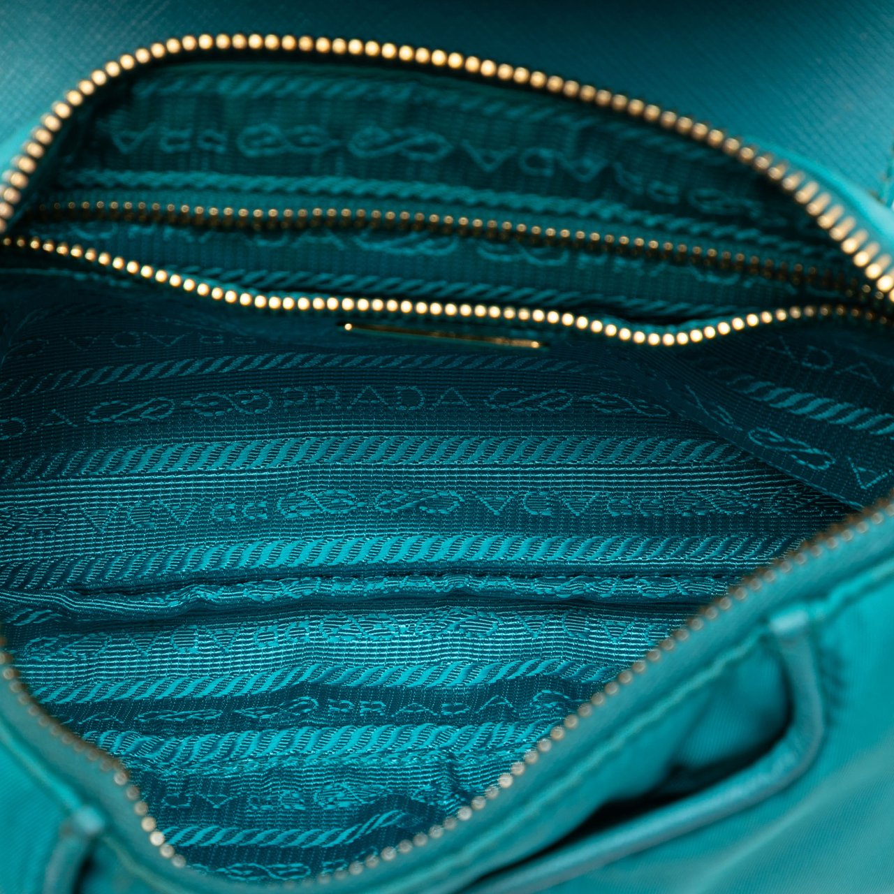 Prada Saffiano Trimmed Tessuto Chain Crossbody Blauw