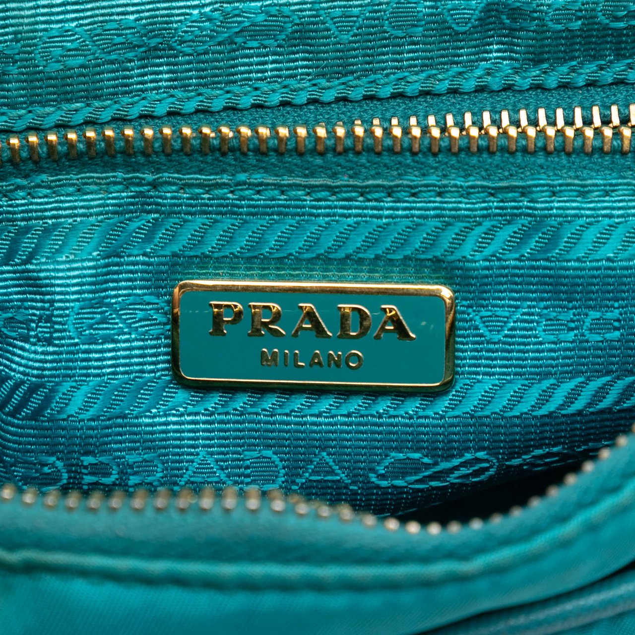 Prada Saffiano Trimmed Tessuto Chain Crossbody Blauw