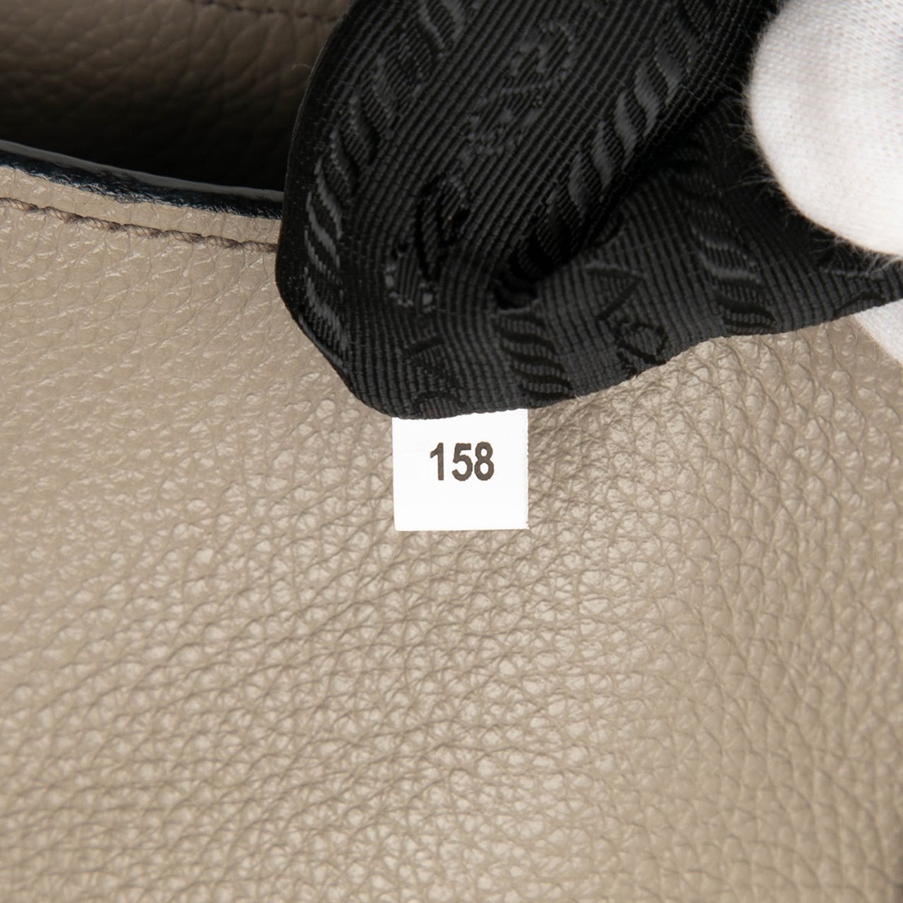 Prada Vitello Phenix Logo Tote Grijs