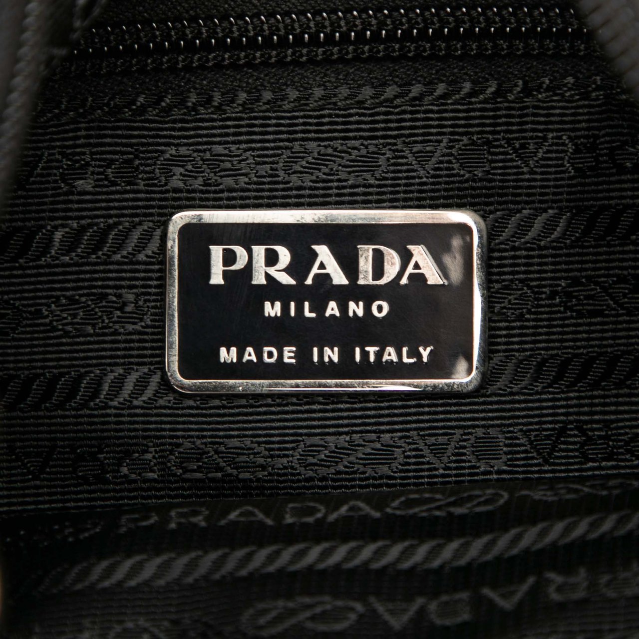 Prada Tessuto Zip Top Crossbody Zwart