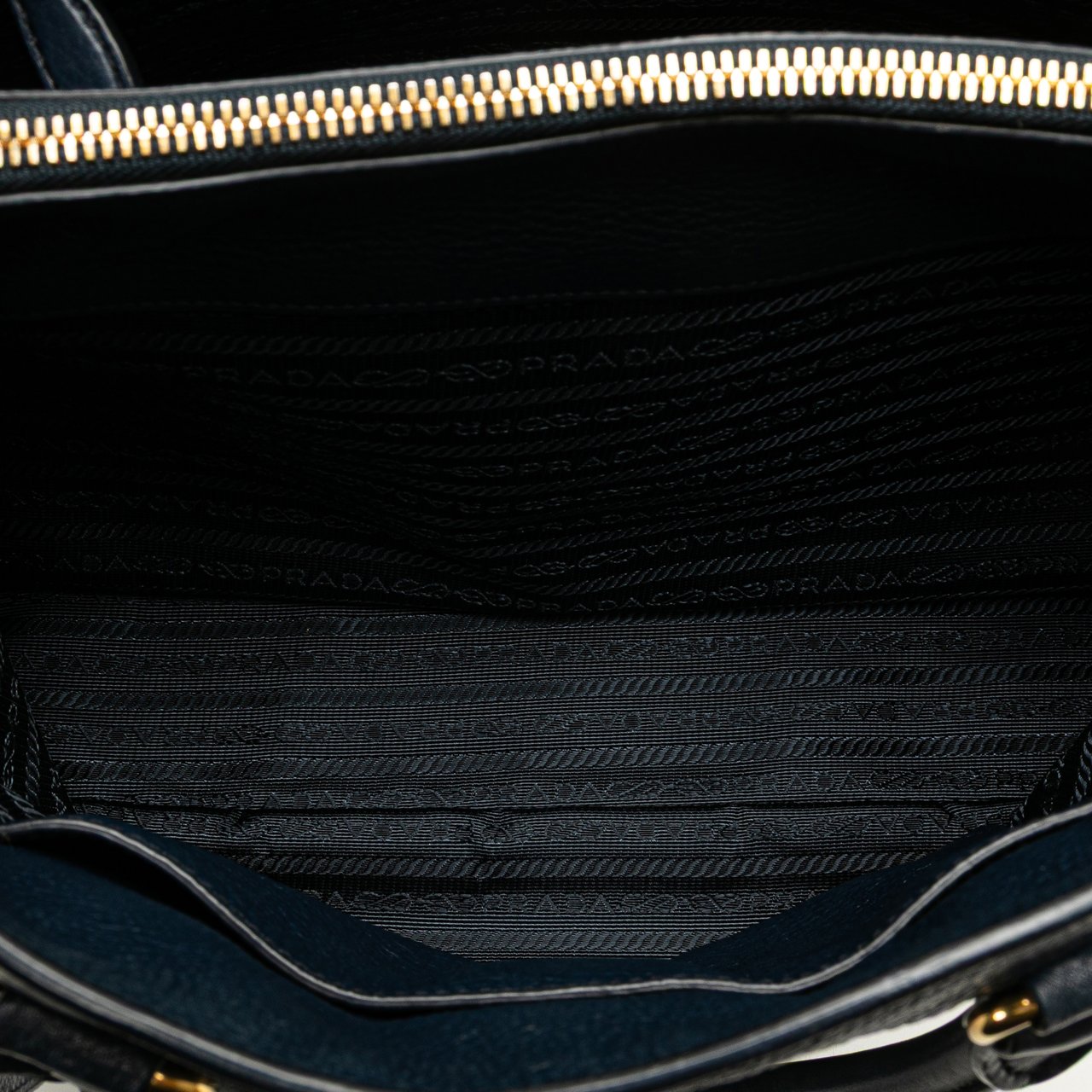 Prada Vitello Daino Open Convertible Tote Blauw