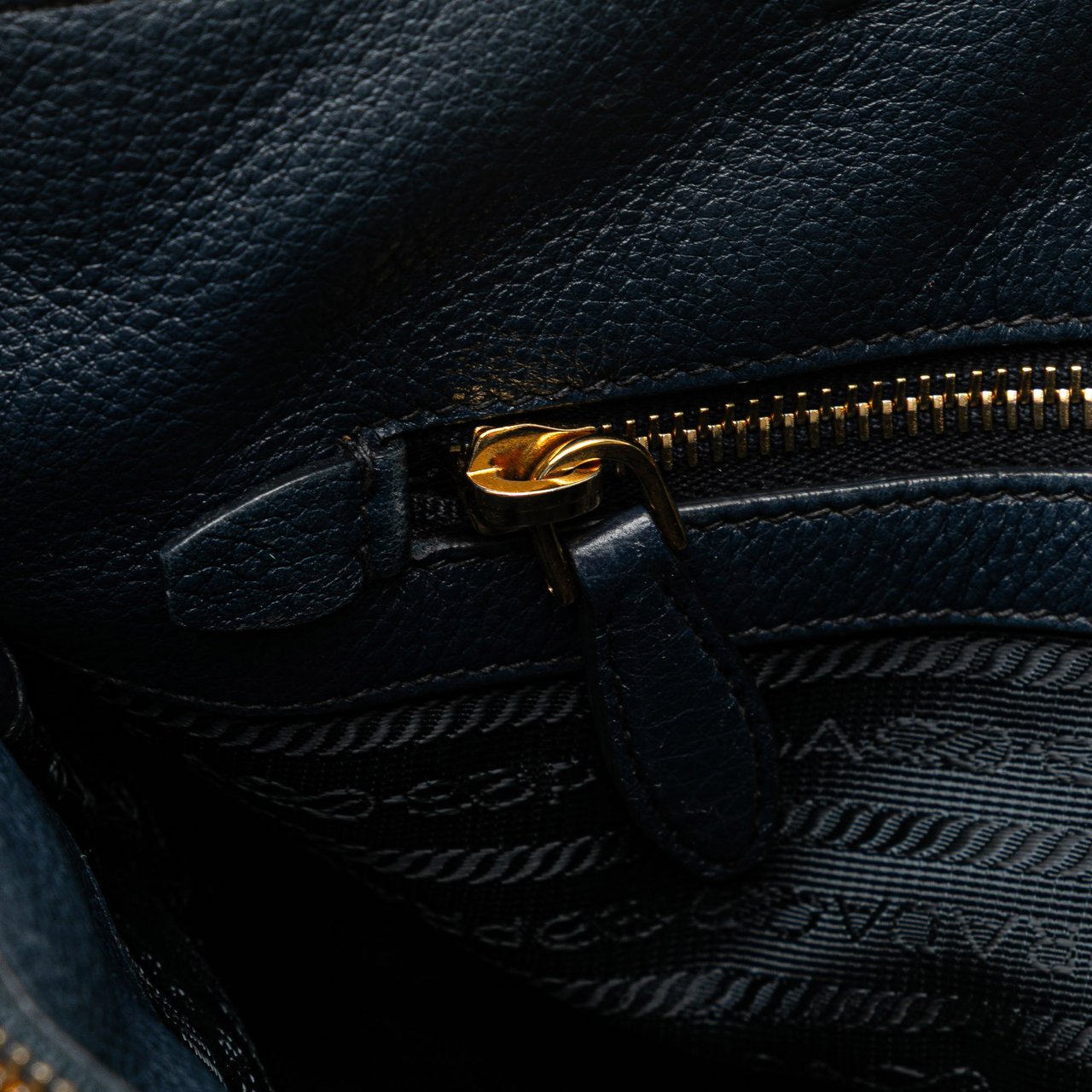 Prada Vitello Daino Open Convertible Tote Blauw