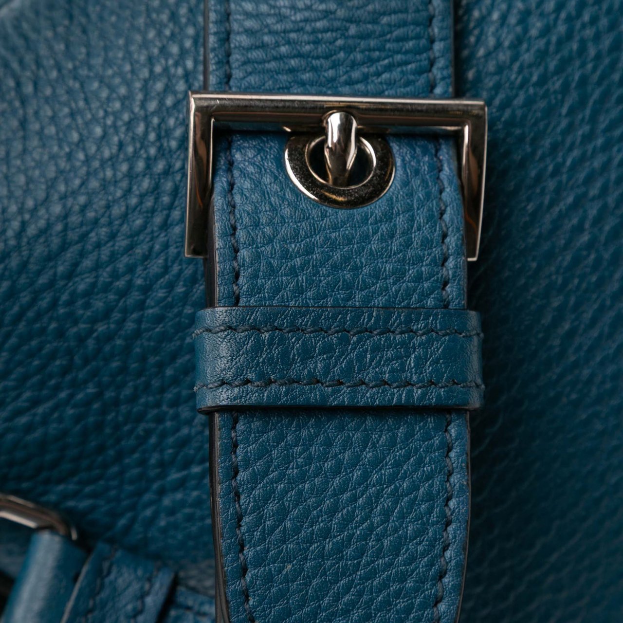 Prada Vitello Daino Shoulder Bag Blauw