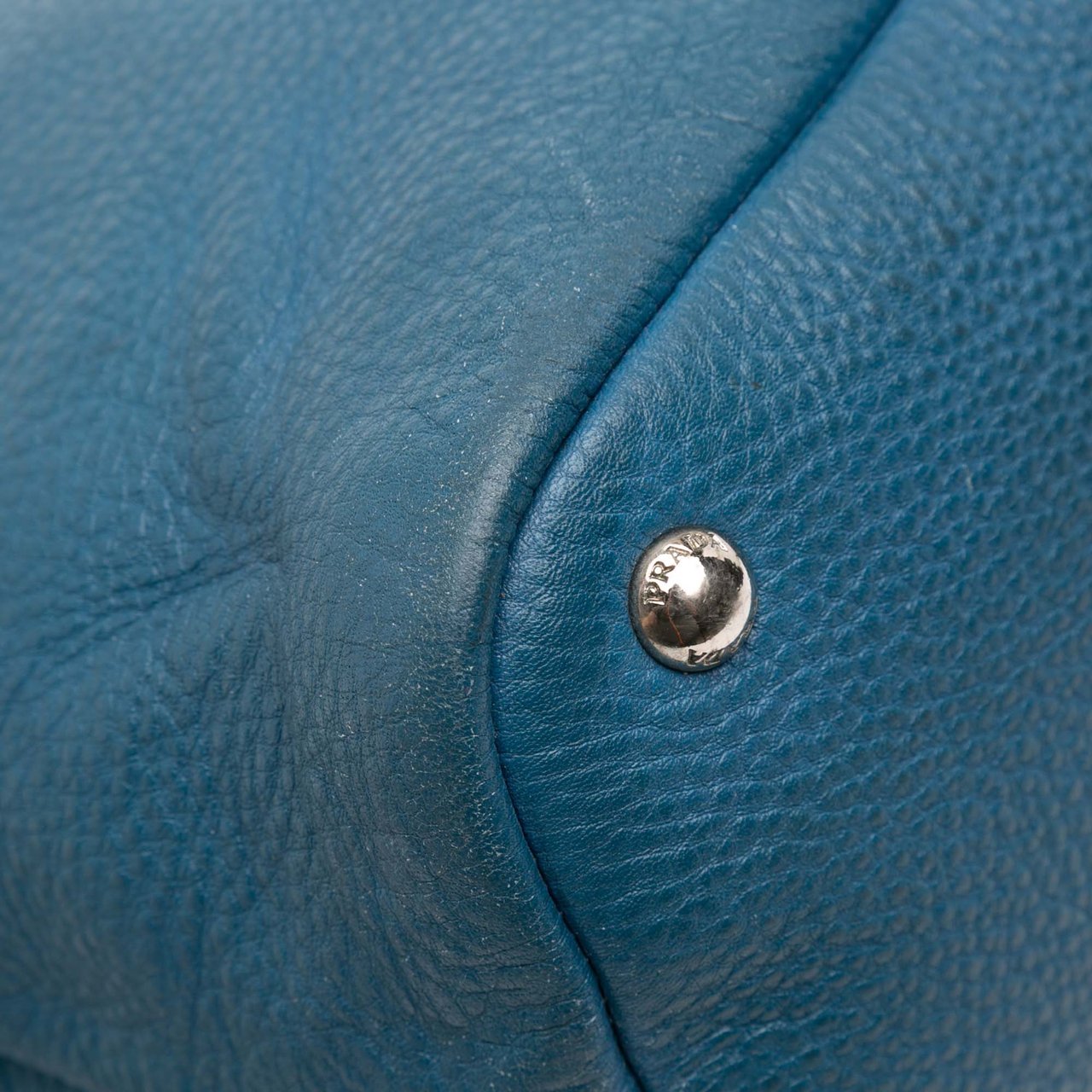 Prada Vitello Daino Shoulder Bag Blauw