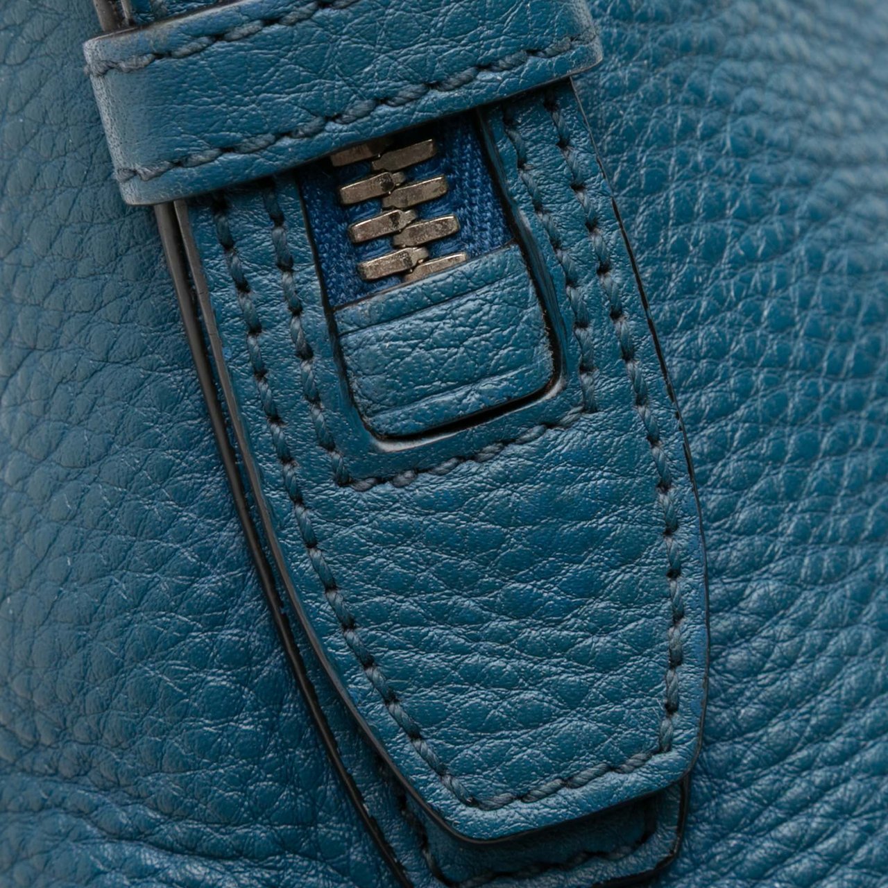 Prada Vitello Daino Shoulder Bag Blauw