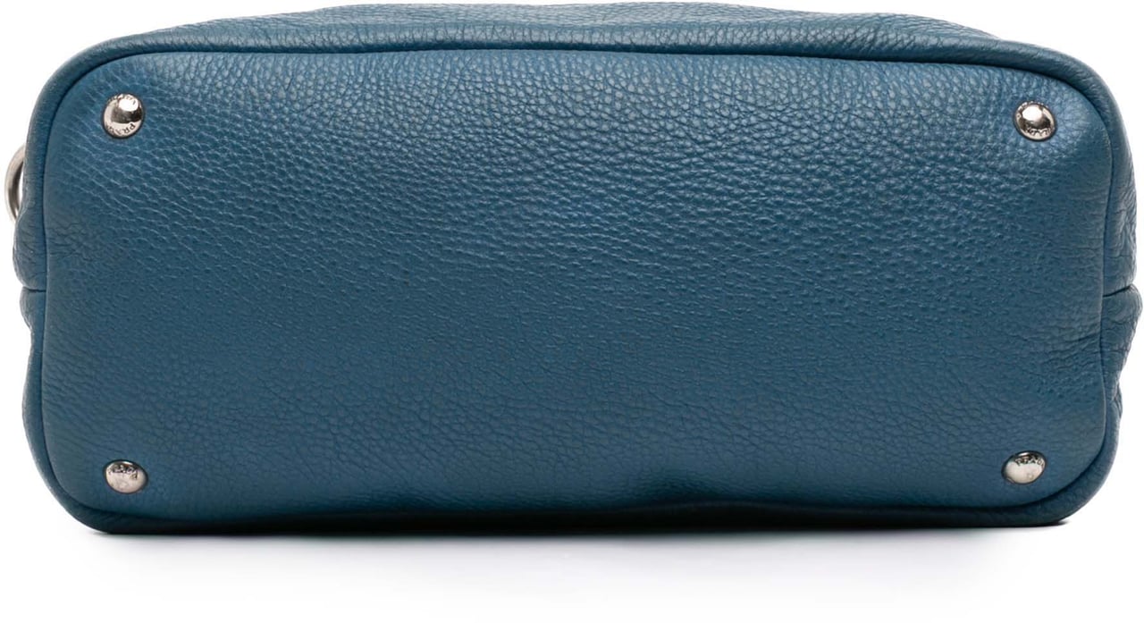 Prada Vitello Daino Shoulder Bag Blauw