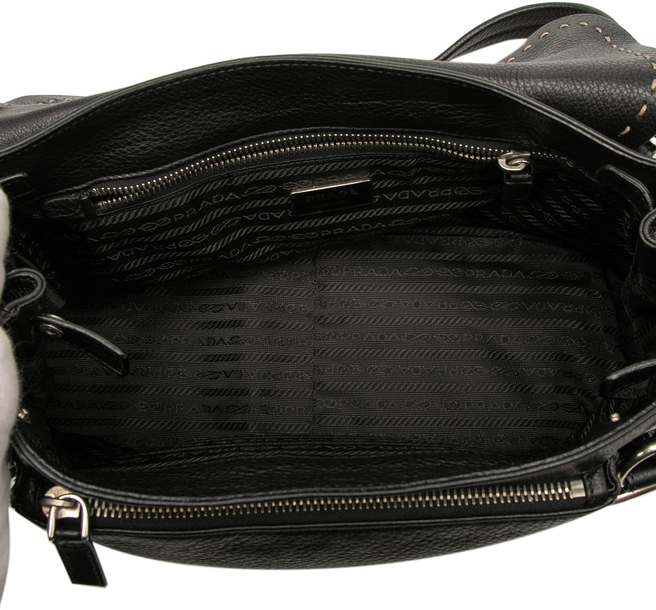 Prada Vitello Daino Pushlock Flap Zwart