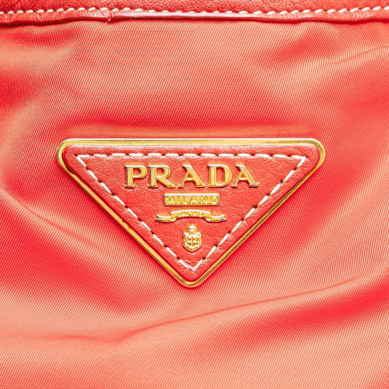 Prada Vitello Daino Trimmed Tessuto Satchel Rood
