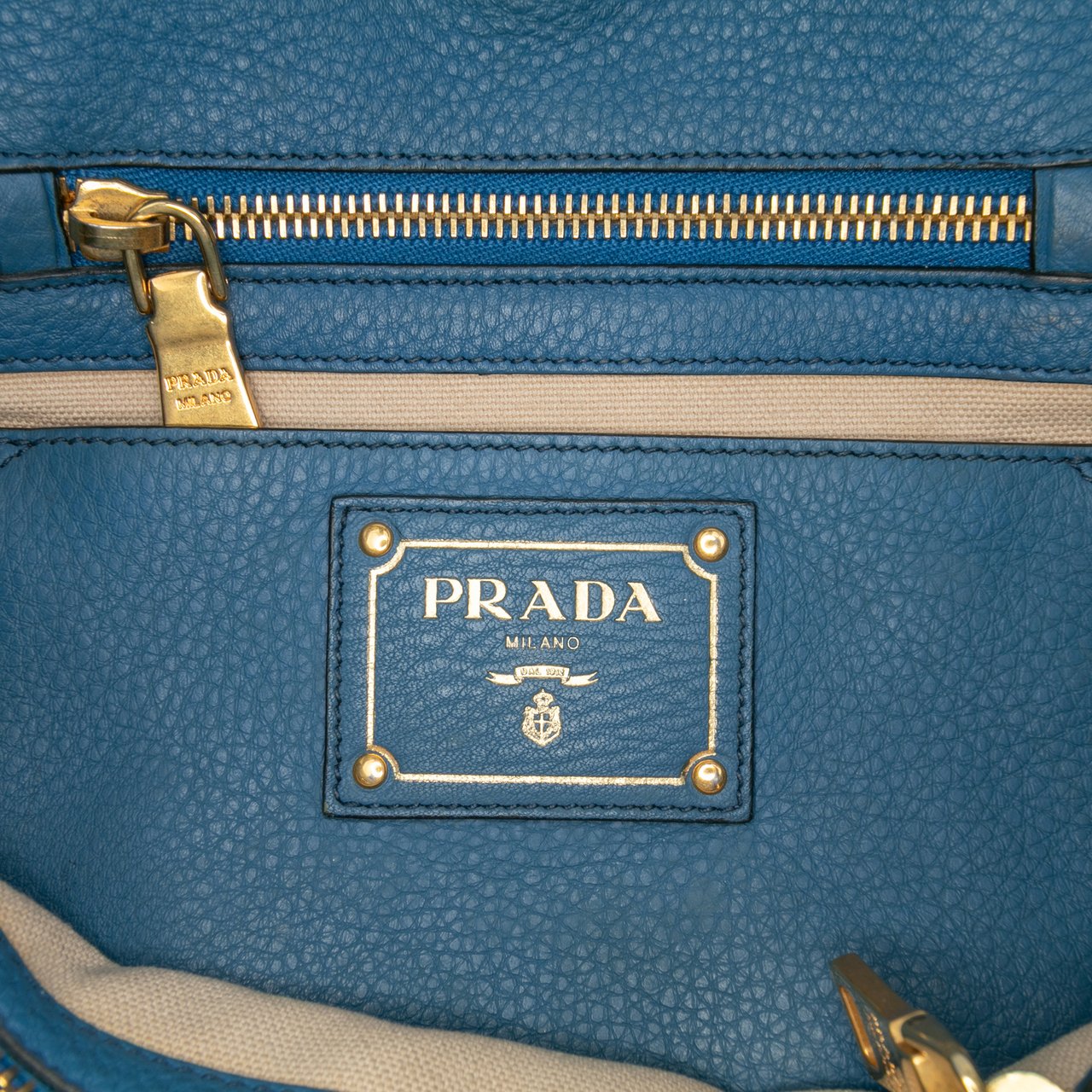 Prada Vitello Daino Tote Blauw