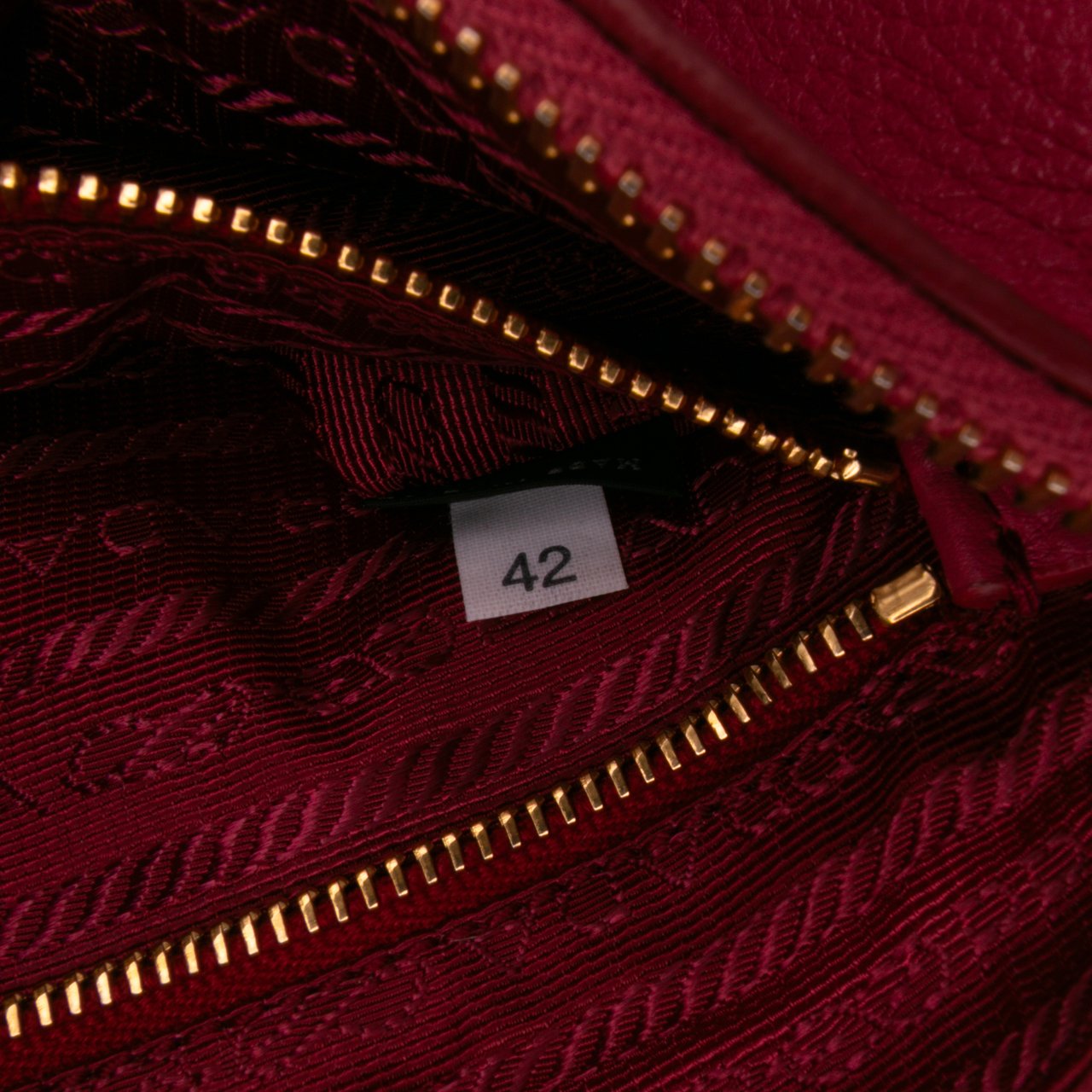 Prada Vitello Daino Shoulder Bag Roze