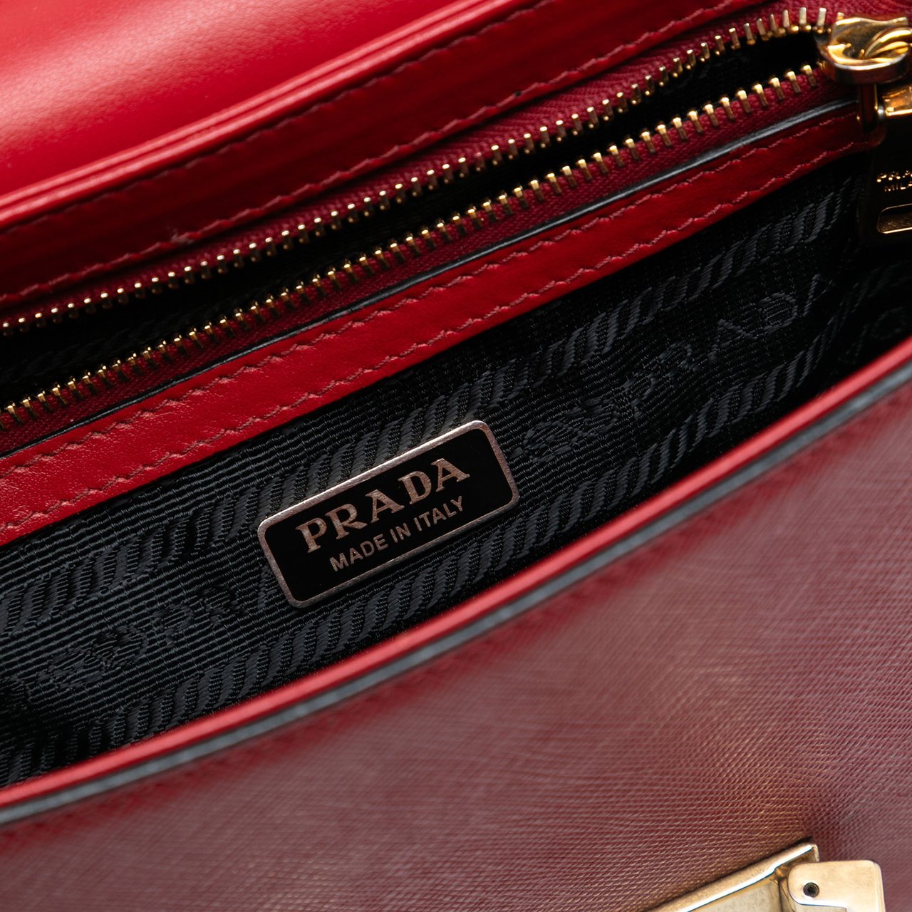 Prada Saffiano Lux Embleme Crossbody Rood