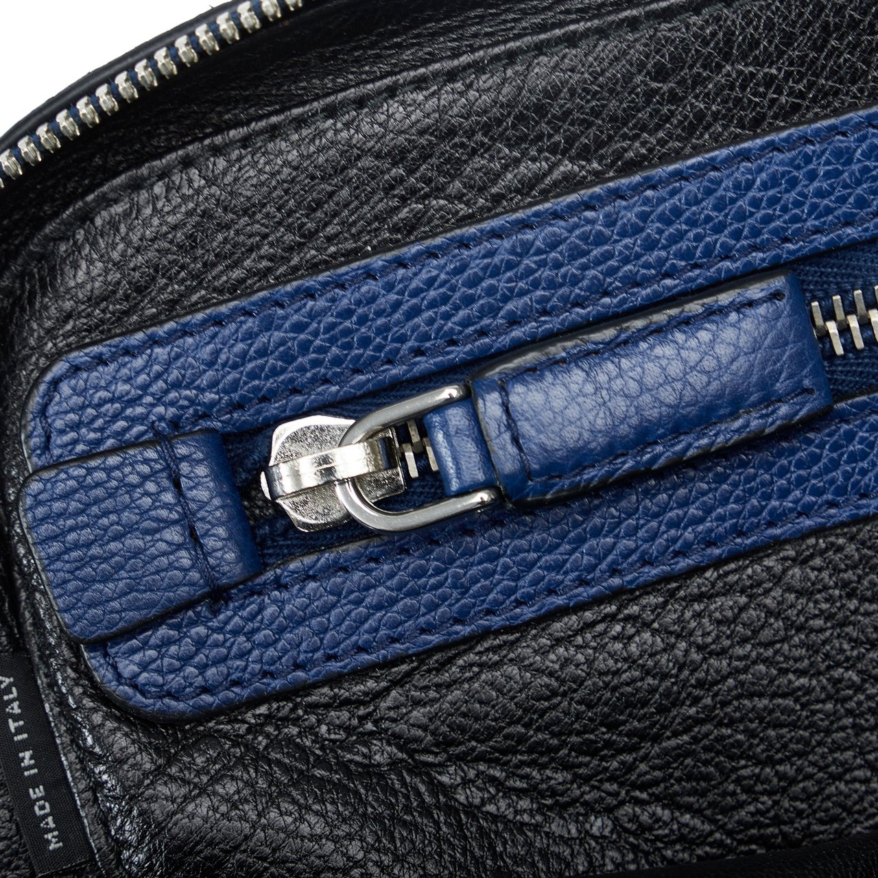 Prada Vitello Daino Clutch Bag Blauw