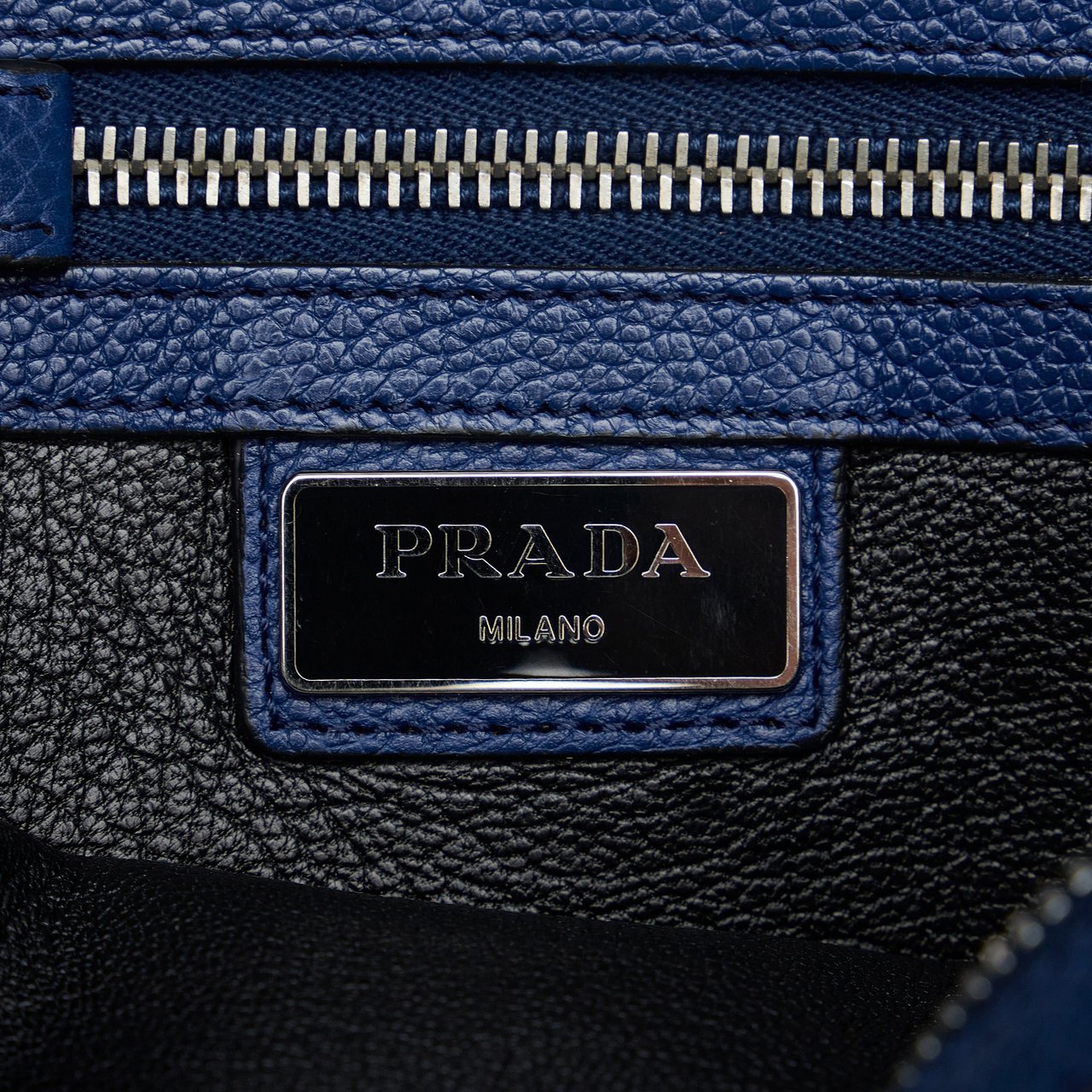 Prada Vitello Daino Clutch Bag Blauw