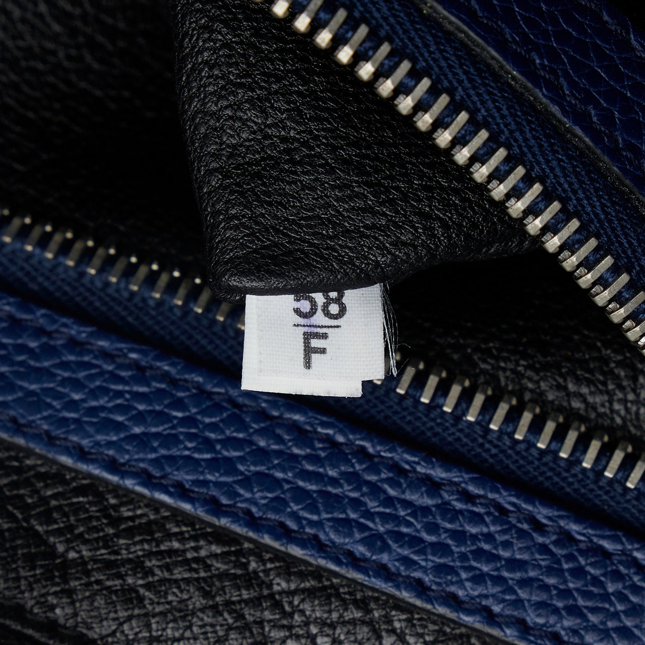 Prada Vitello Daino Clutch Bag Blauw