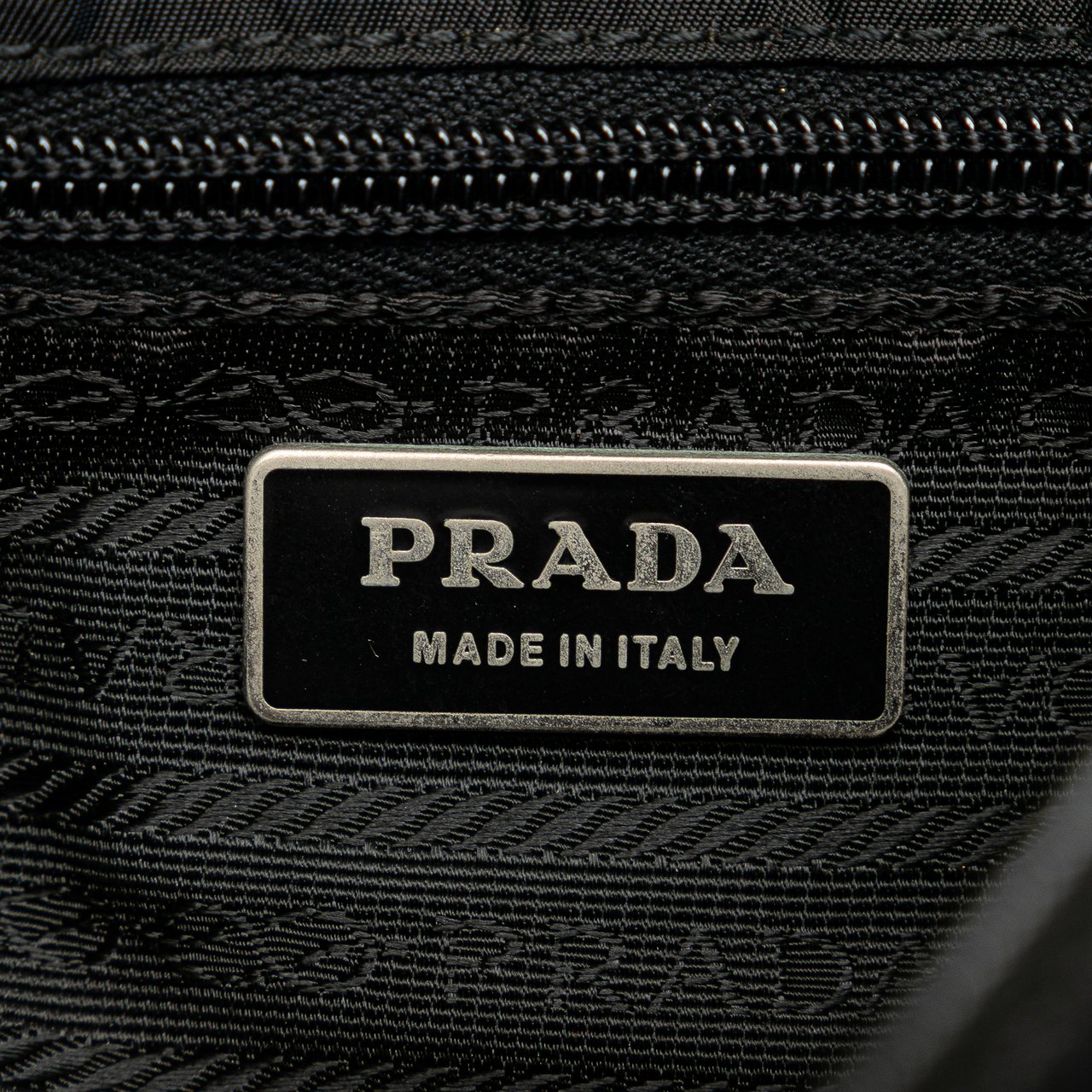Prada Tessuto Buckle Messenger Bag Zwart
