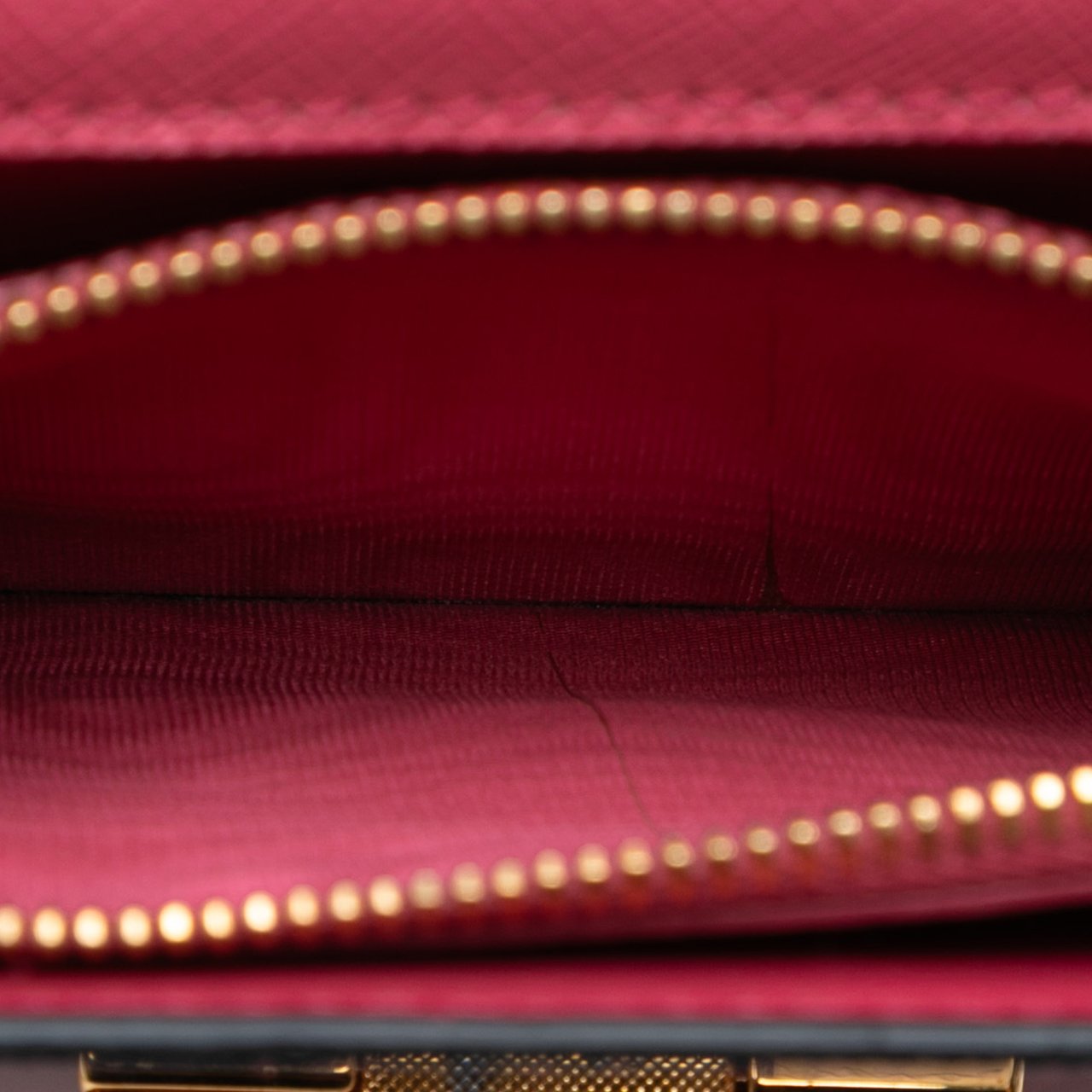 Prada Saffiano Lux Flip Lock Wallet on Chain Roze