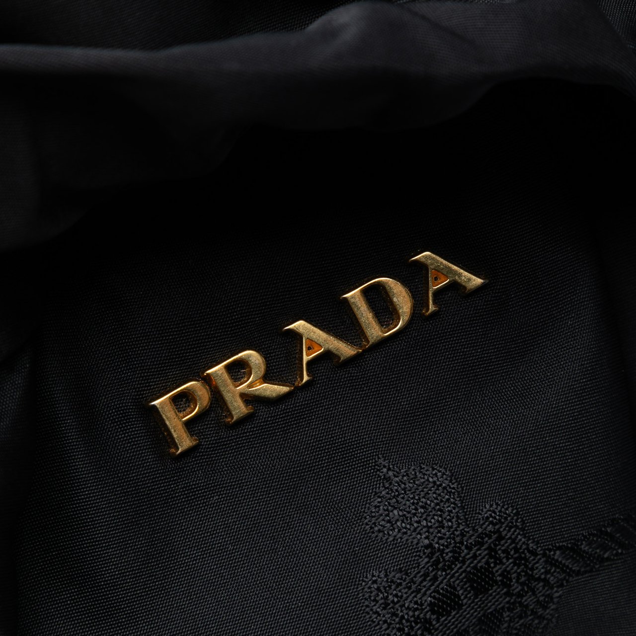 Prada Tessuto Logo Drawstring Tote Zwart