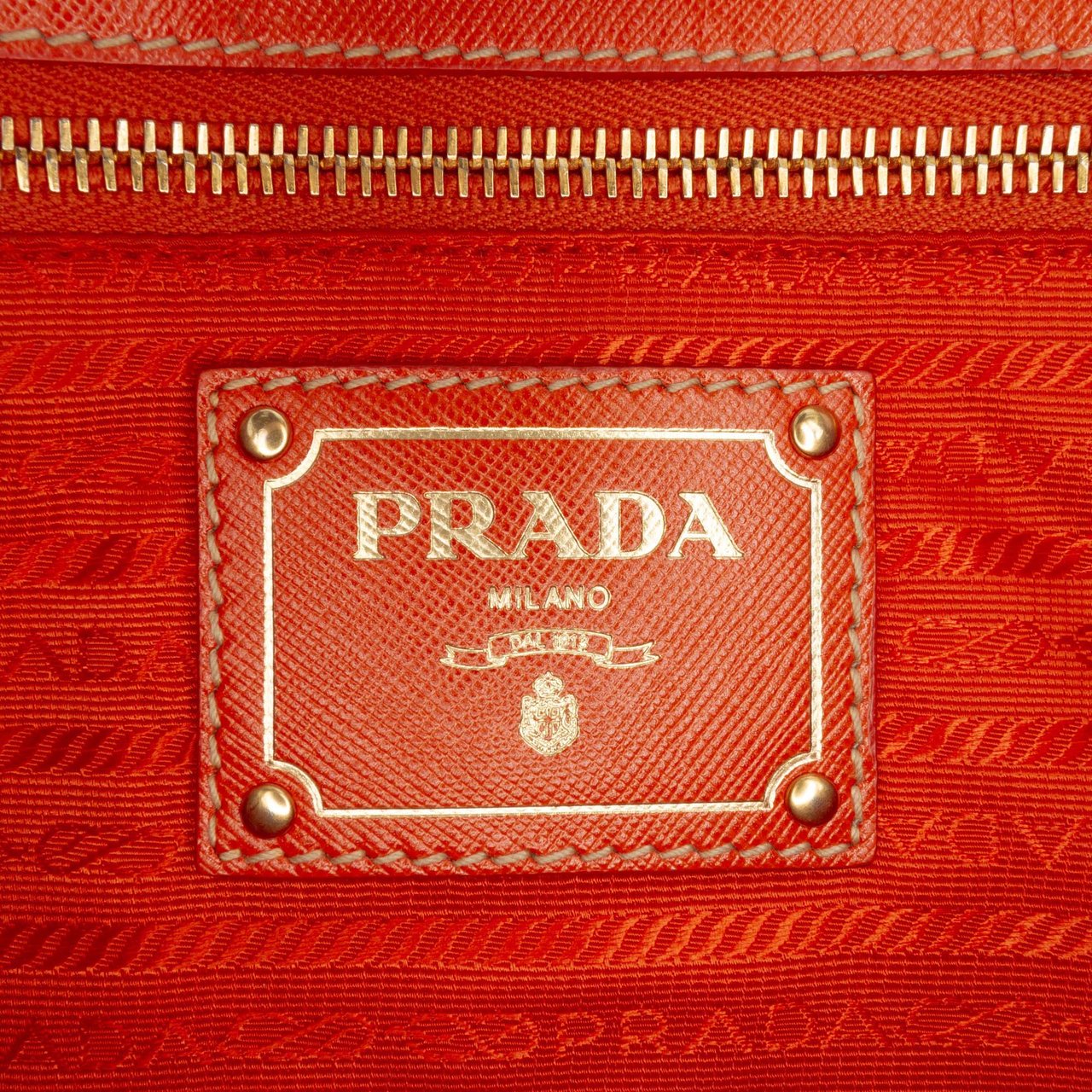 Prada Saffiano Trimmed Tessuto Logo Oro Satchel Oranje