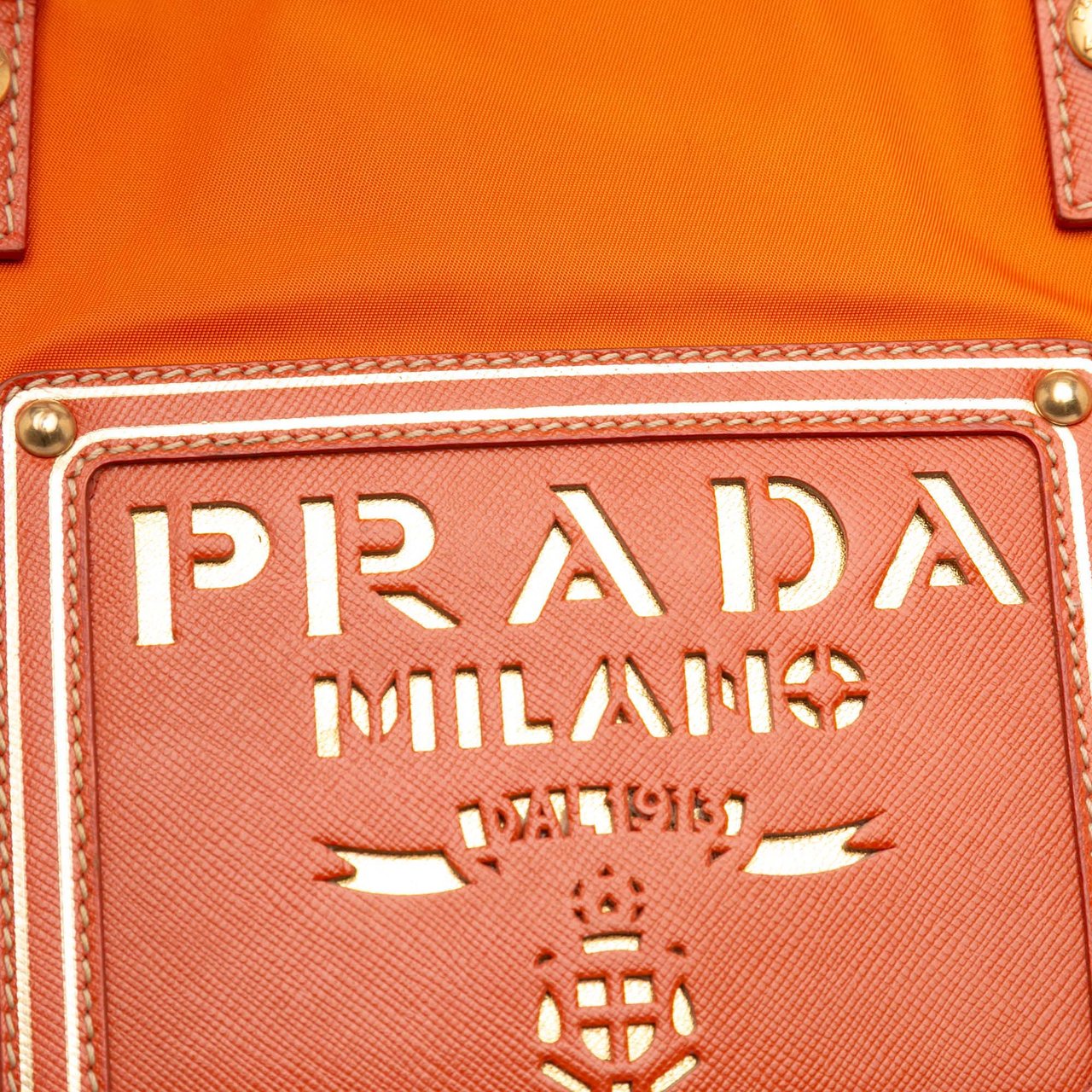 Prada Saffiano Trimmed Tessuto Logo Oro Satchel Oranje