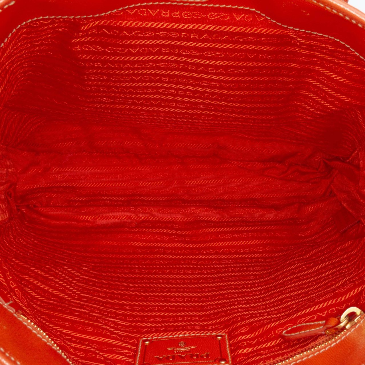 Prada Saffiano Trimmed Tessuto Logo Oro Satchel Oranje
